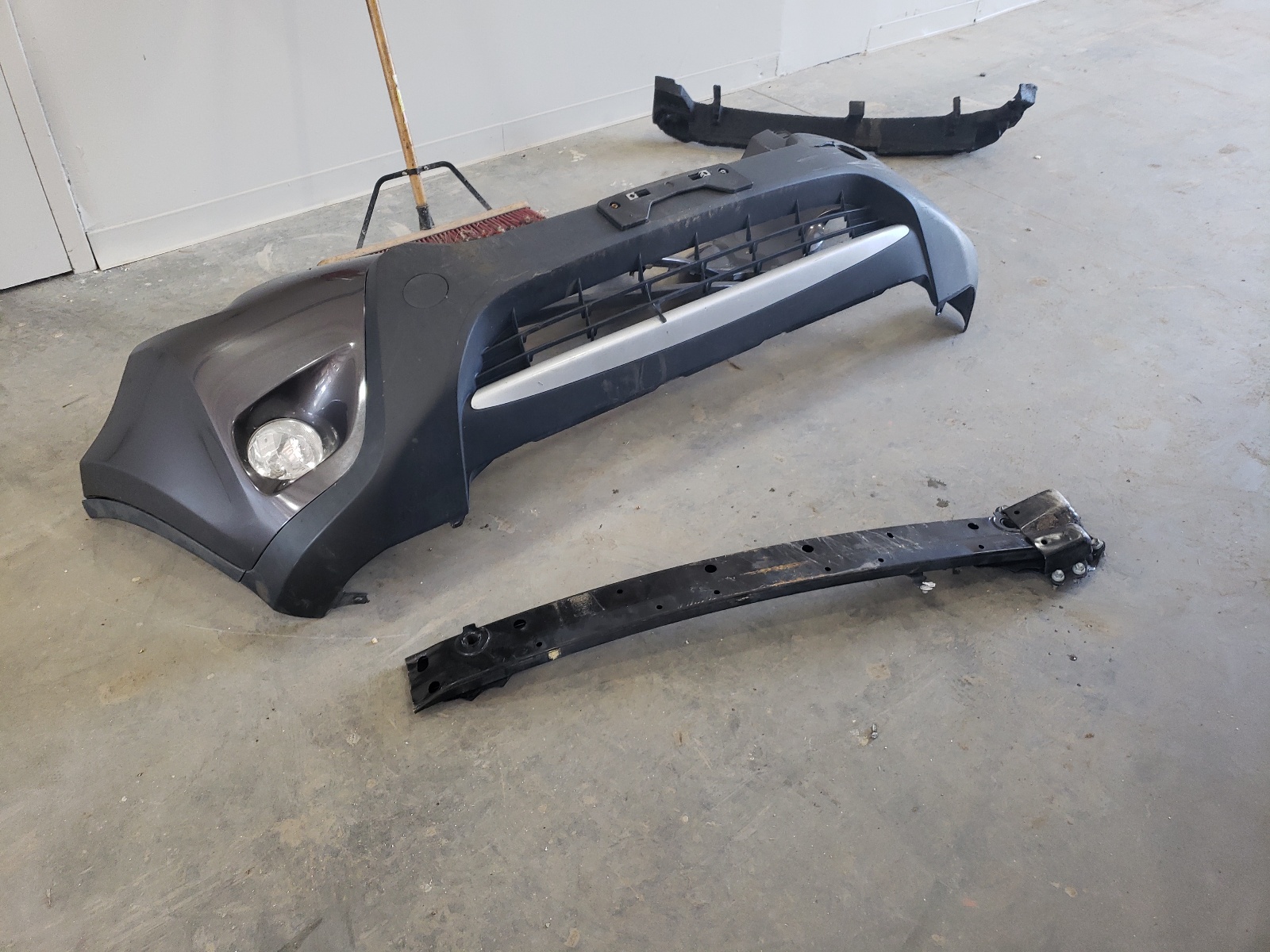 2T3WFREV9FW195697 2015 Toyota Rav4 Xle