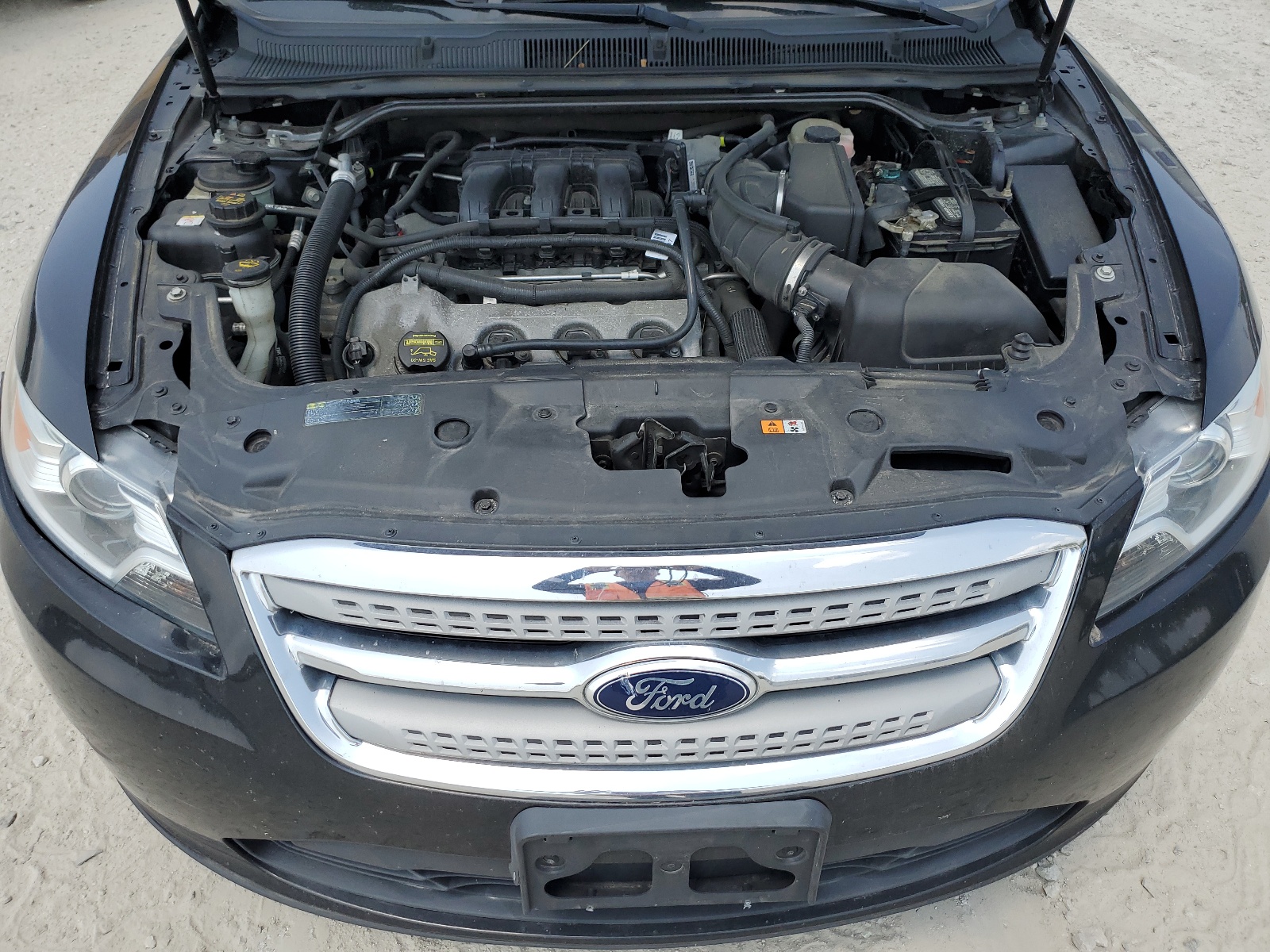 1FAHP2HWXBG117412 2011 Ford Taurus Sel