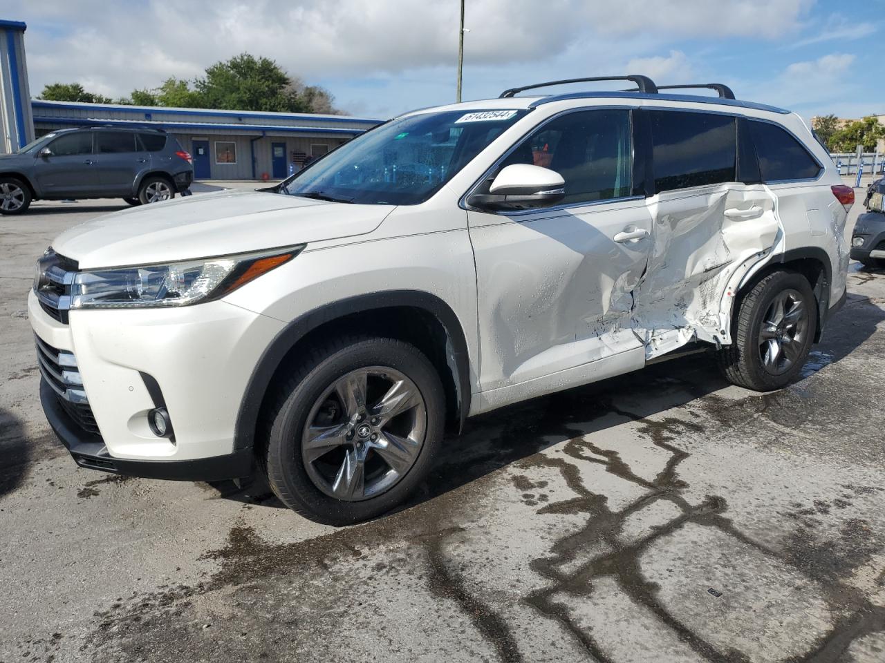 5TDDZRFH0JS808825 2018 TOYOTA HIGHLANDER - Image 1