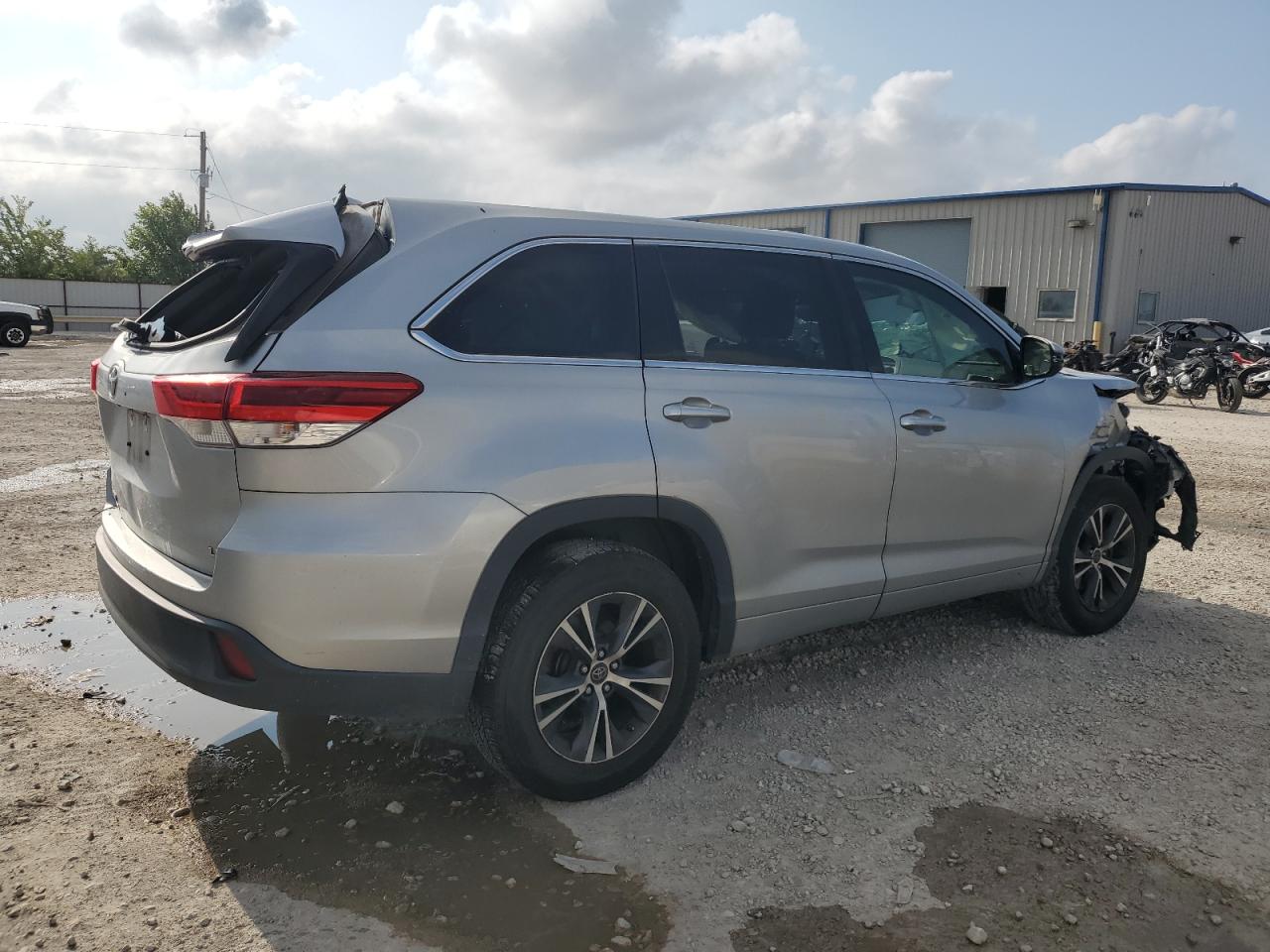 2017 Toyota Highlander Le VIN: 5TDZZRFH8HS220705 Lot: 64369214