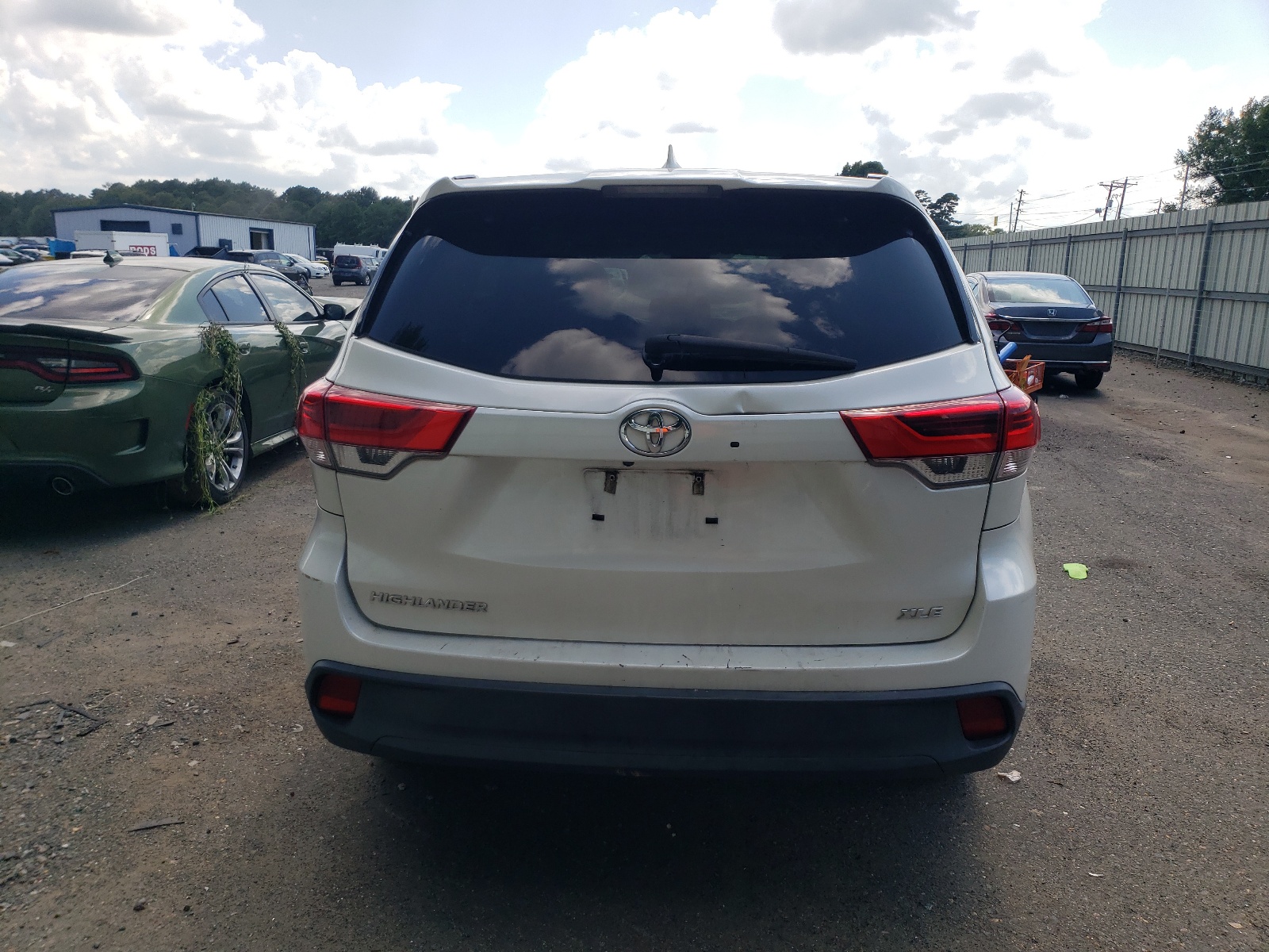 5TDKZRFH7HS513397 2017 Toyota Highlander Se