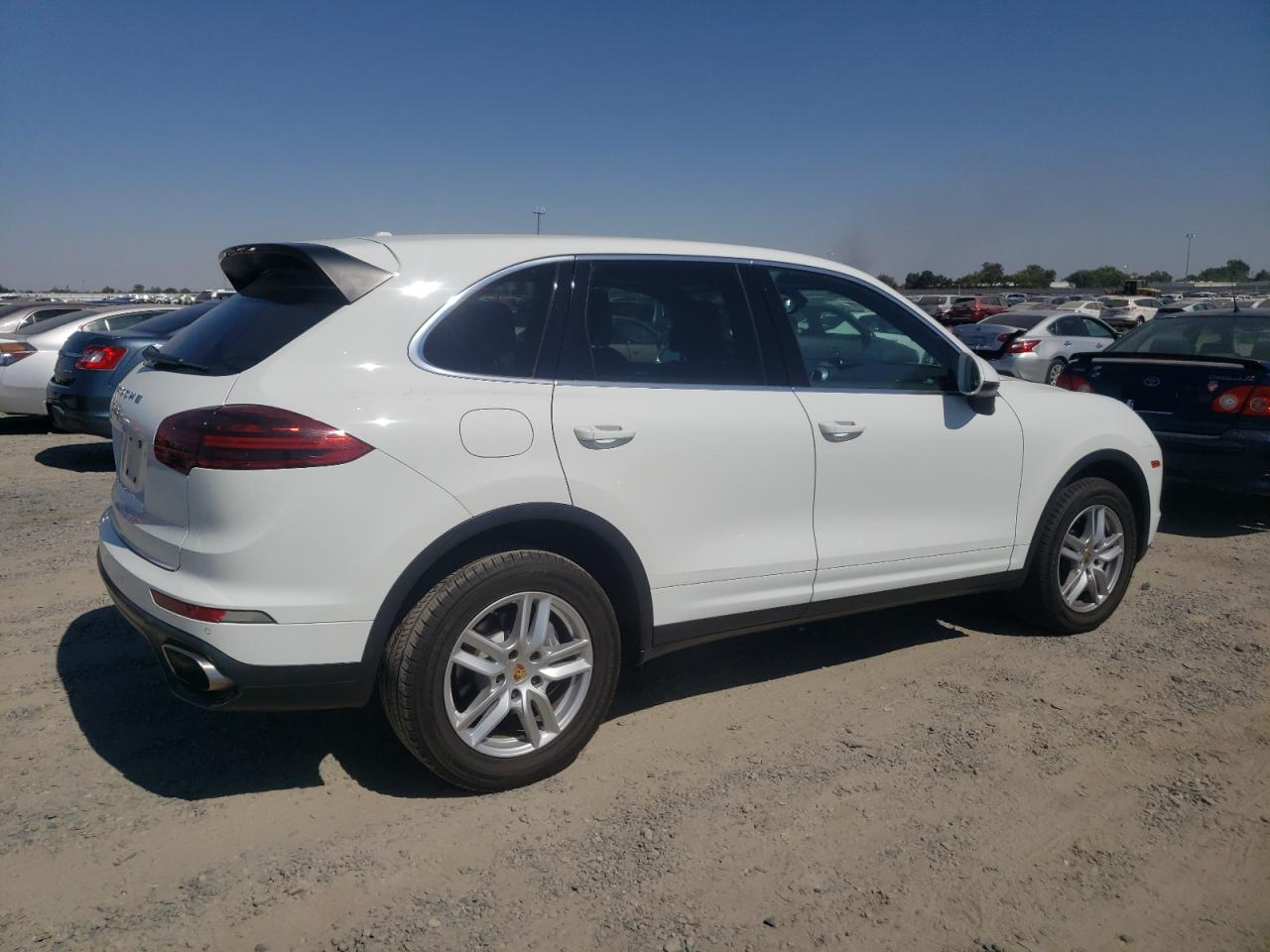 2016 Porsche Cayenne vin: WP1AA2A20GLA10662