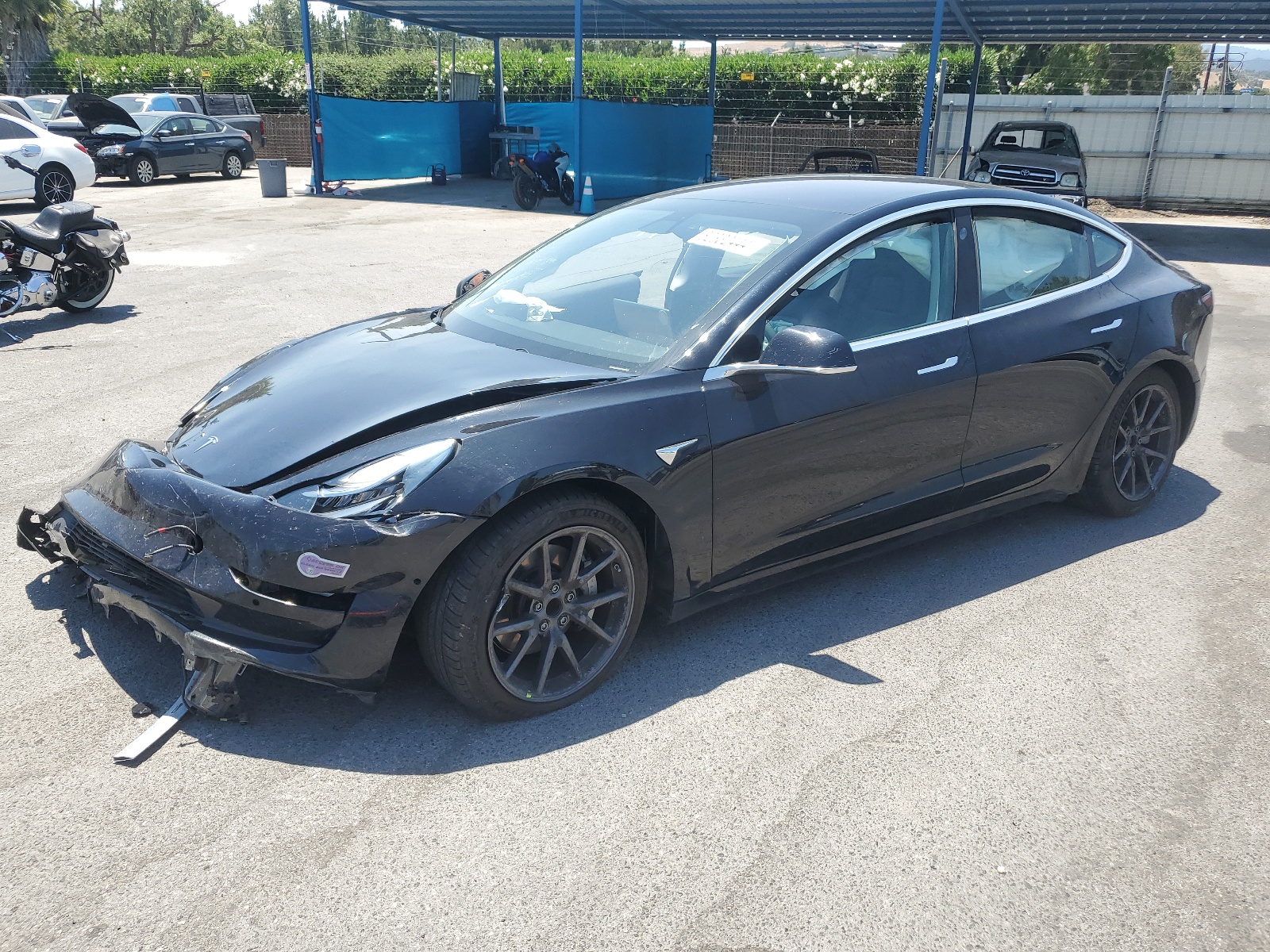 2018 Tesla Model 3 vin: 5YJ3E1EA7JF070233