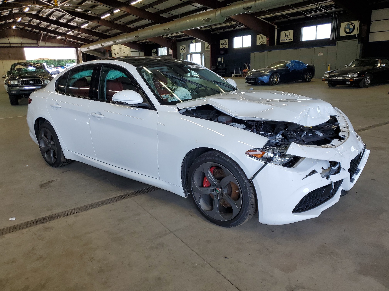 2017 Alfa Romeo Giulia Q4 vin: ZARFAEDN4H7549994