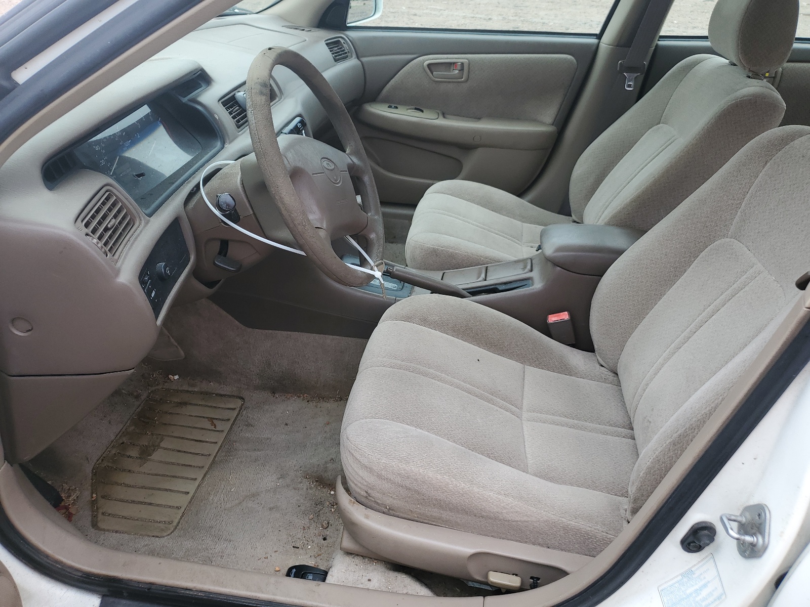 4T1BG22K3YU970133 2000 Toyota Camry Ce