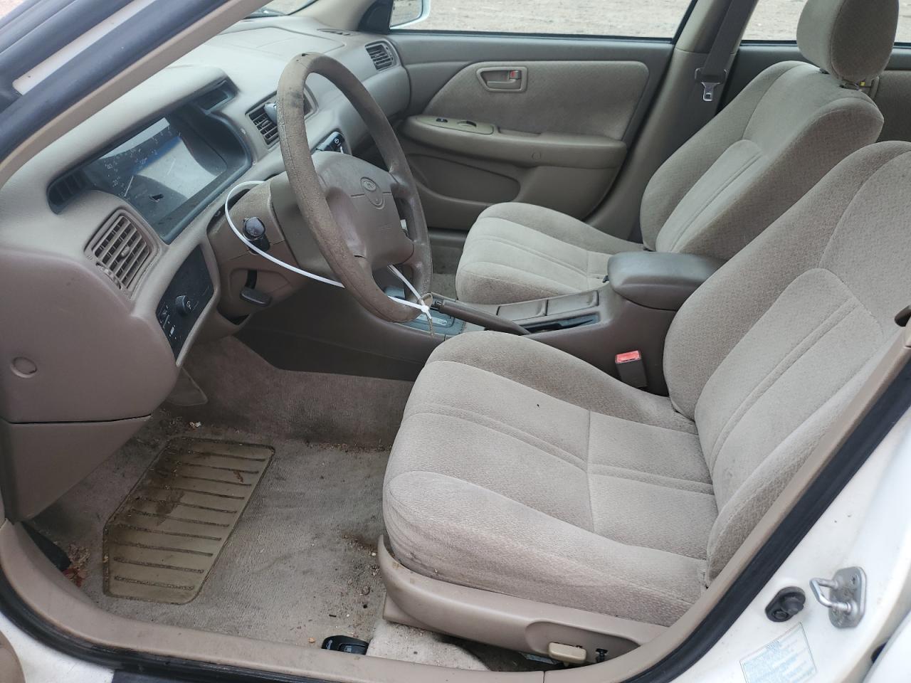 2000 Toyota Camry Ce VIN: 4T1BG22K3YU970133 Lot: 63923384