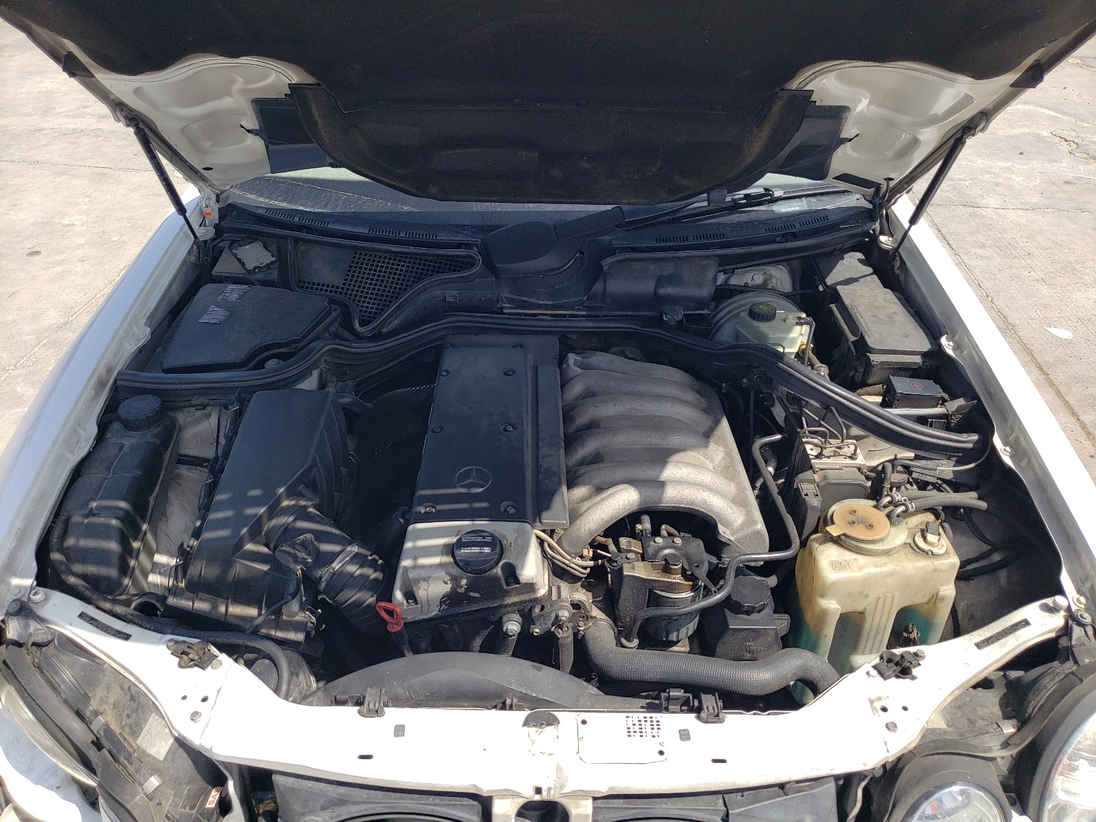 WDBJF25H5XA922800 1999 Mercedes-Benz E 300Td