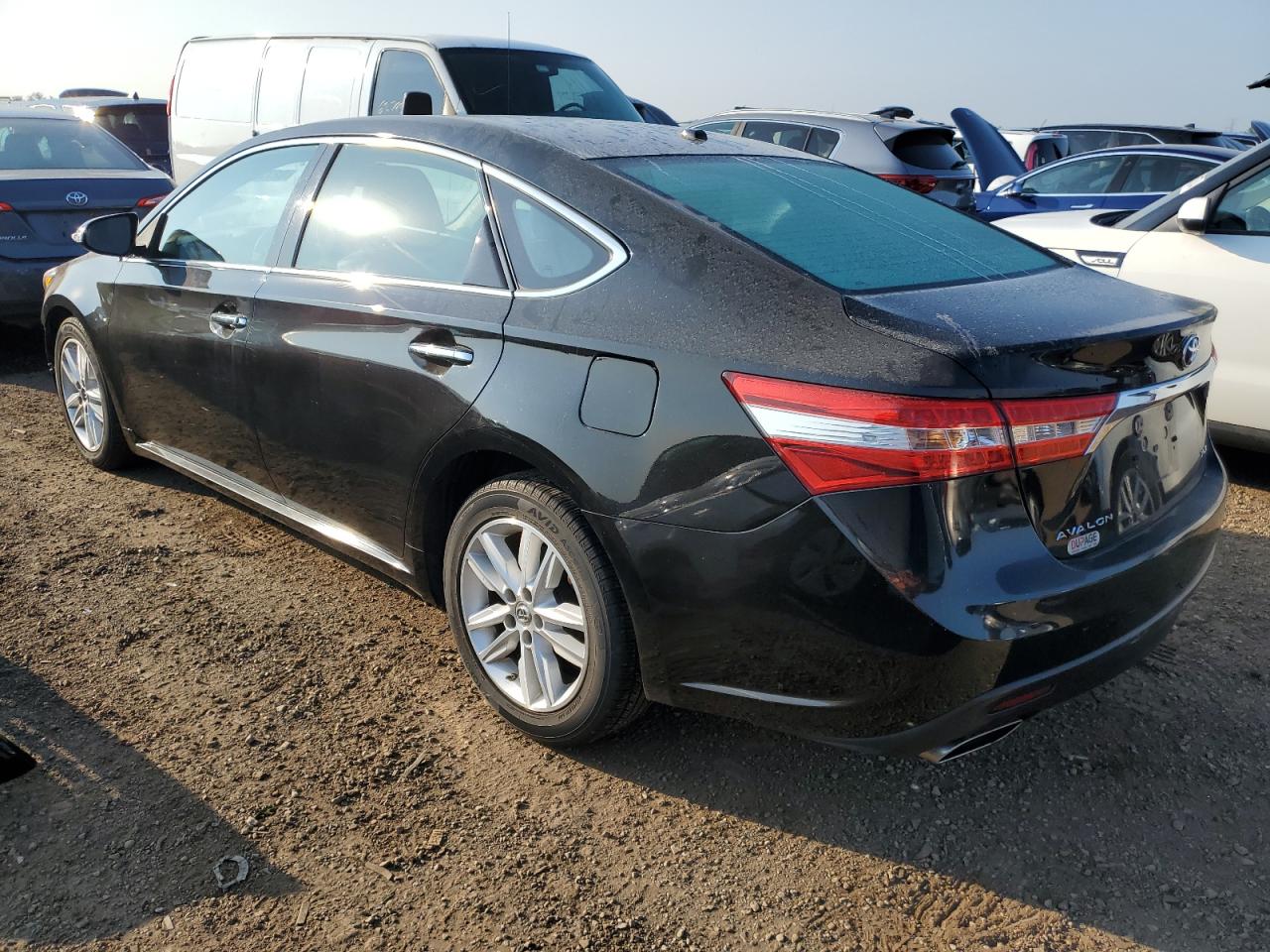 2015 Toyota Avalon - Image 2