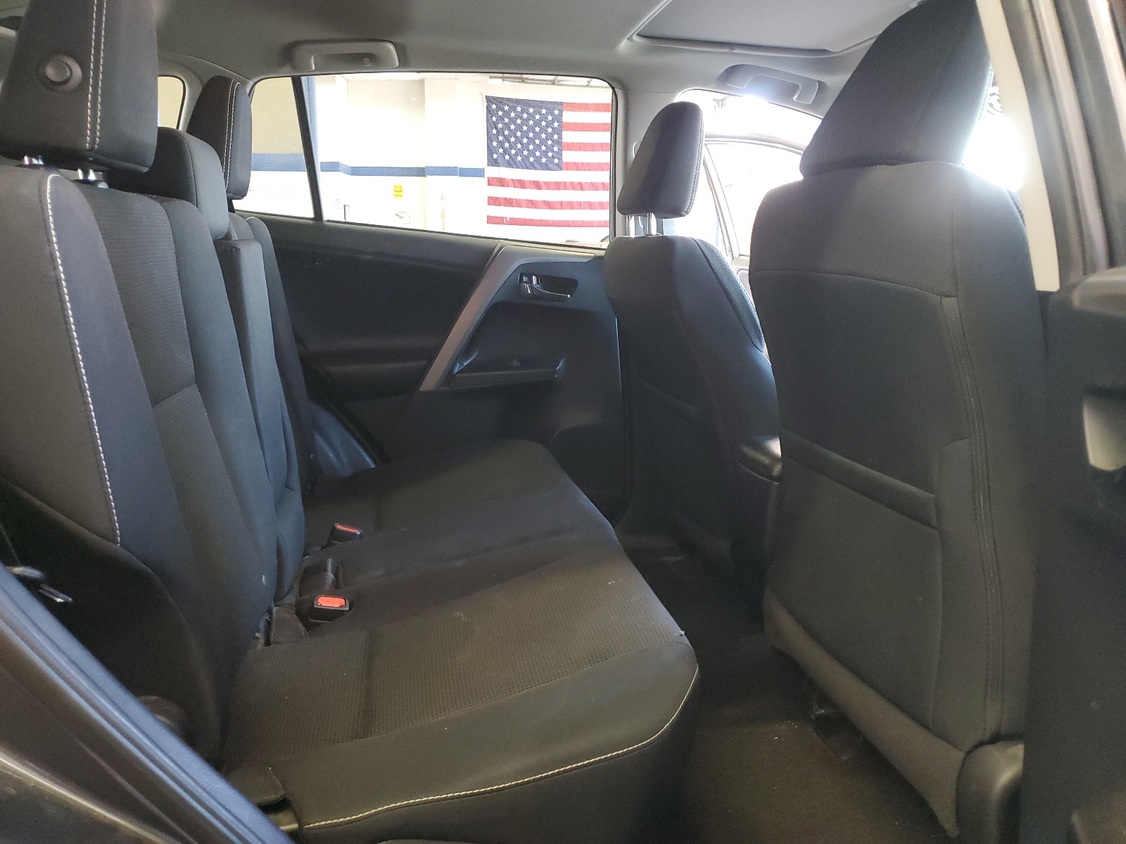 2T3RFREV0JW800986 2018 Toyota Rav4 Adventure