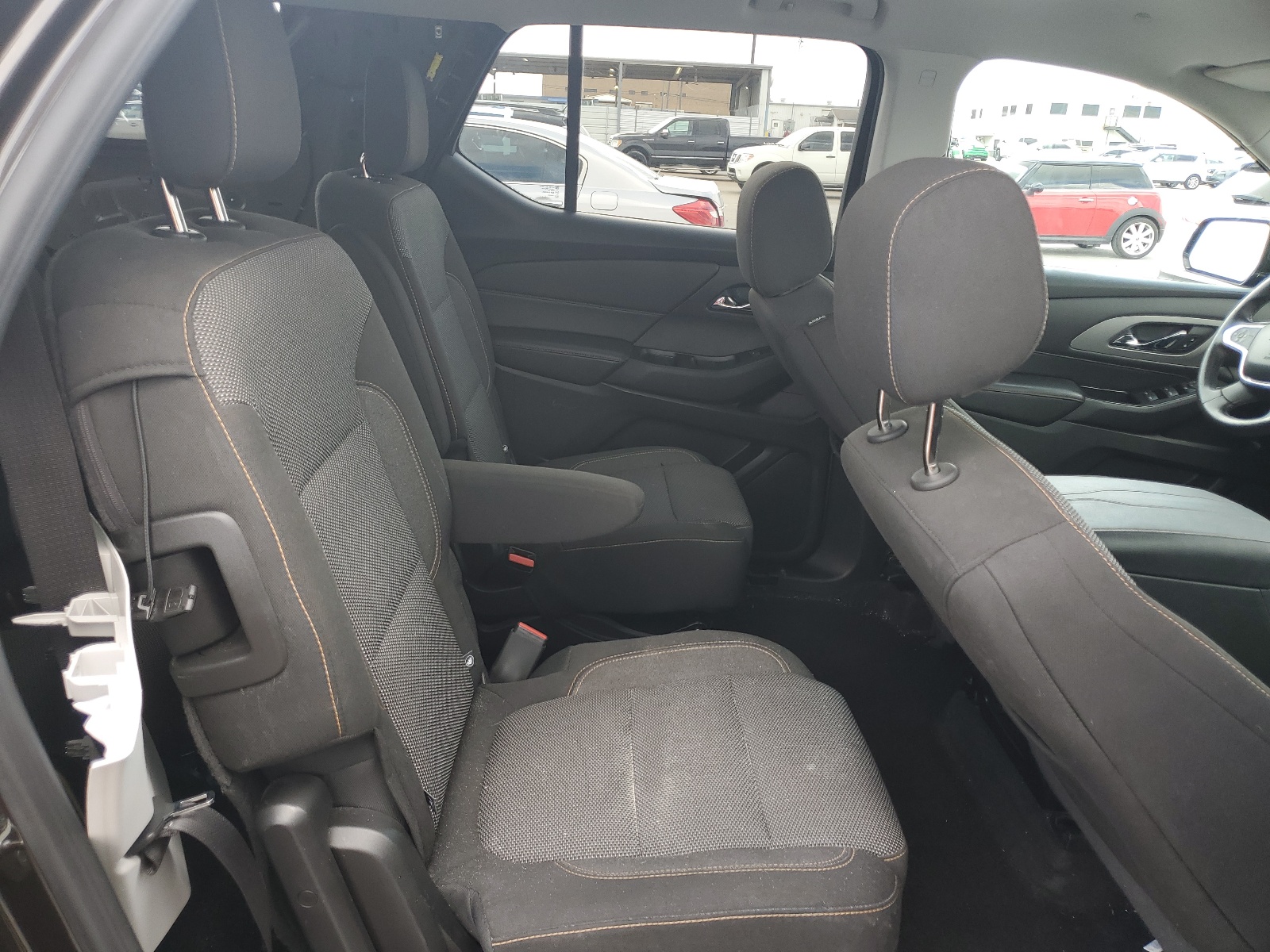 1GNERGKW5JJ131174 2018 Chevrolet Traverse Lt