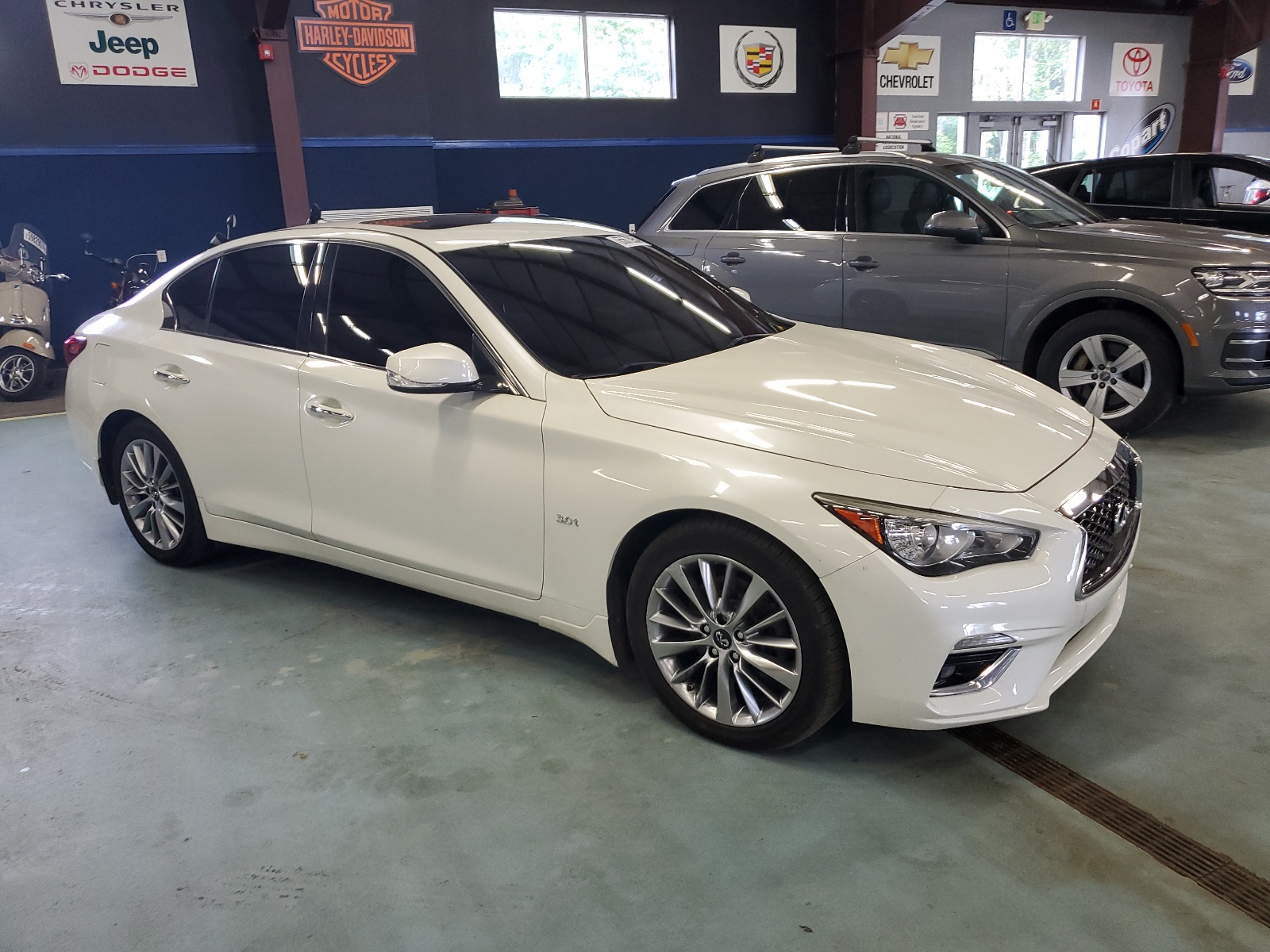 2018 Infiniti Q50 Luxe vin: JN1EV7AR1JM431666