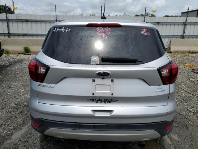  FORD ESCAPE 2019 Srebrny