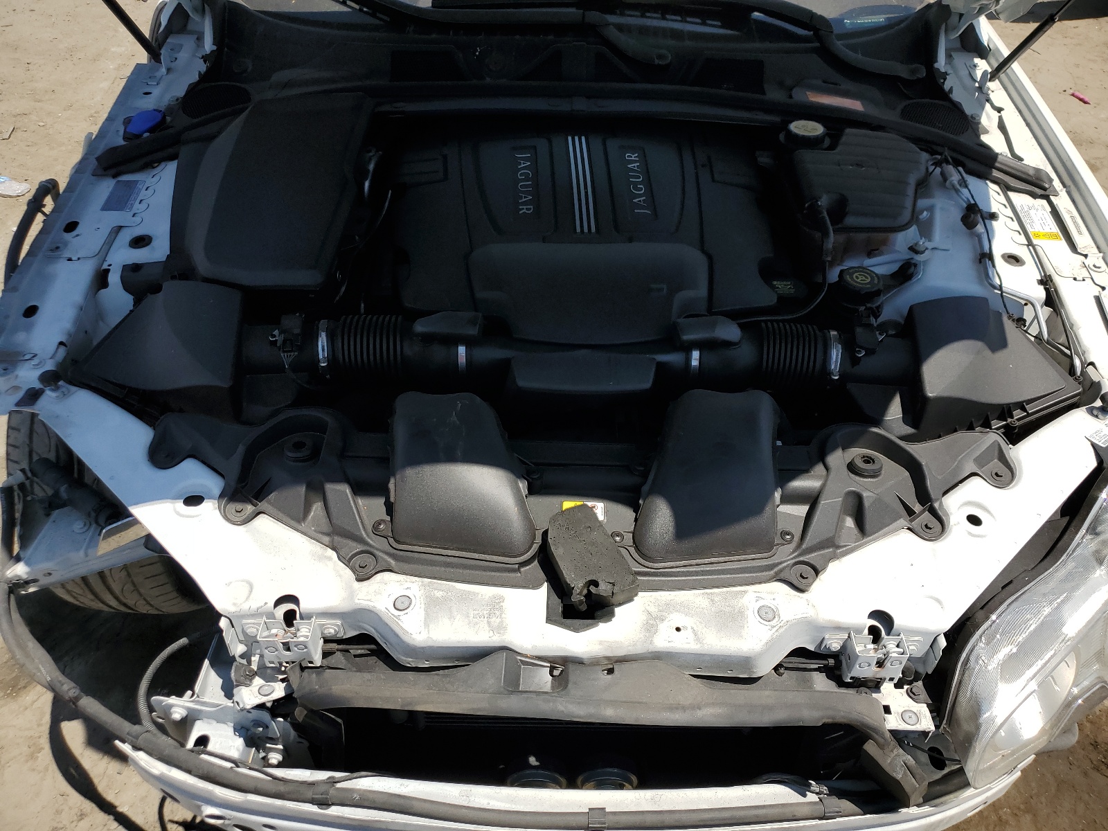 SAJWA0GB6BLR85339 2011 Jaguar Xf Premium