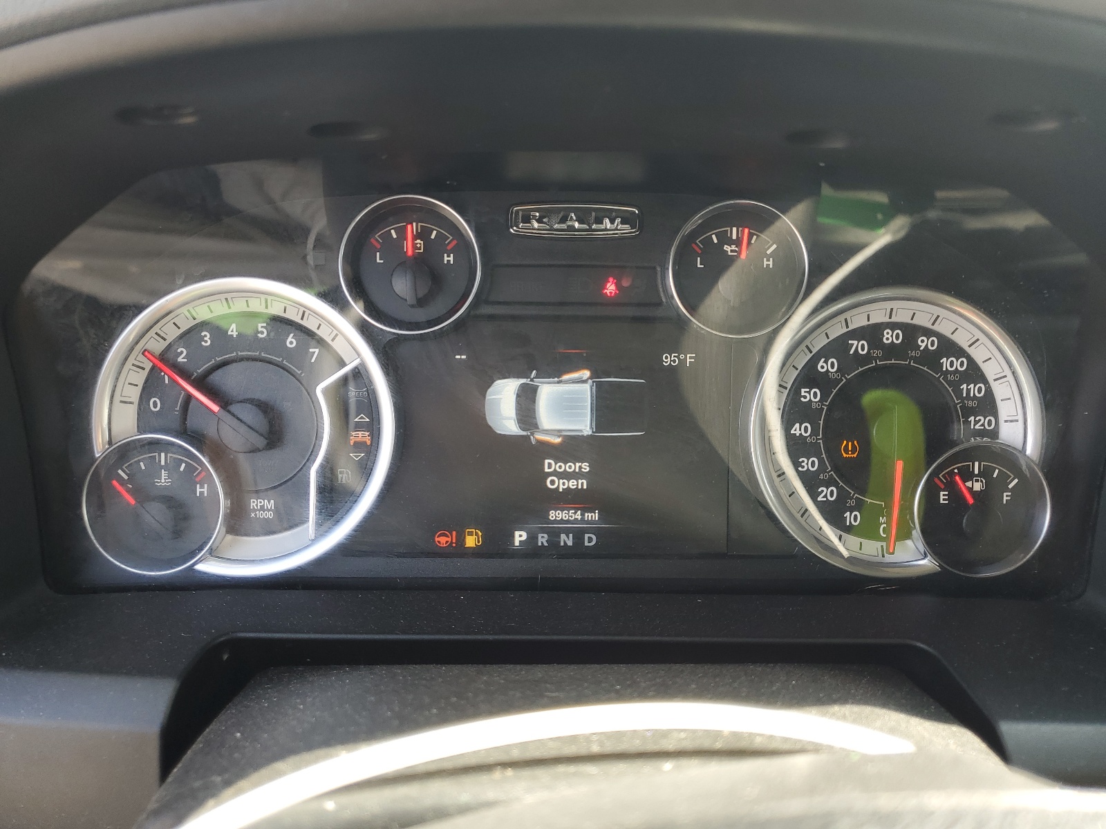 1C6RR7LG2JS126131 2018 Ram 1500 Slt