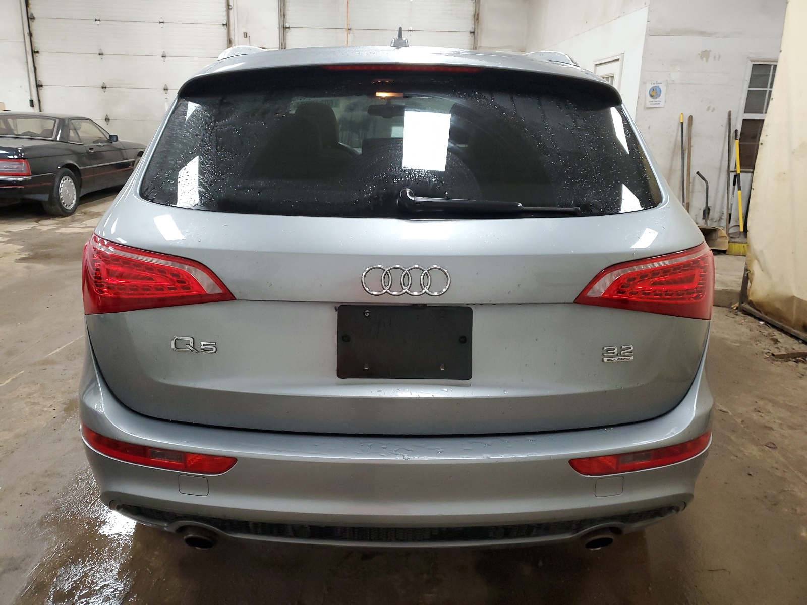 WA1DKAFP7BA020680 2011 Audi Q5 Premium Plus