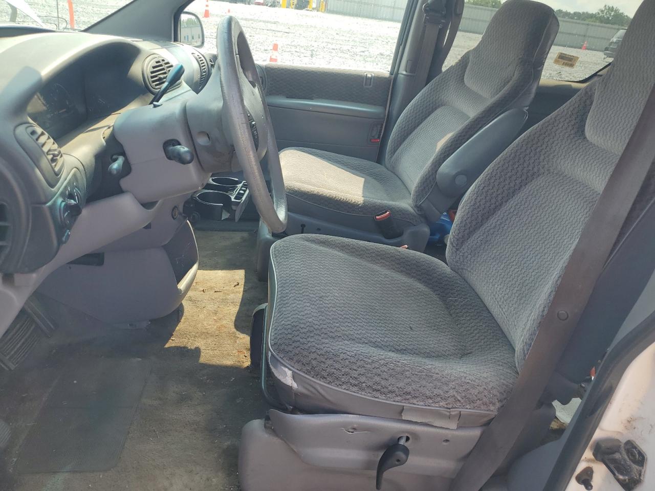 2000 Chrysler Grand Voyager VIN: 2C4GJ24G2YR833489 Lot: 64434494