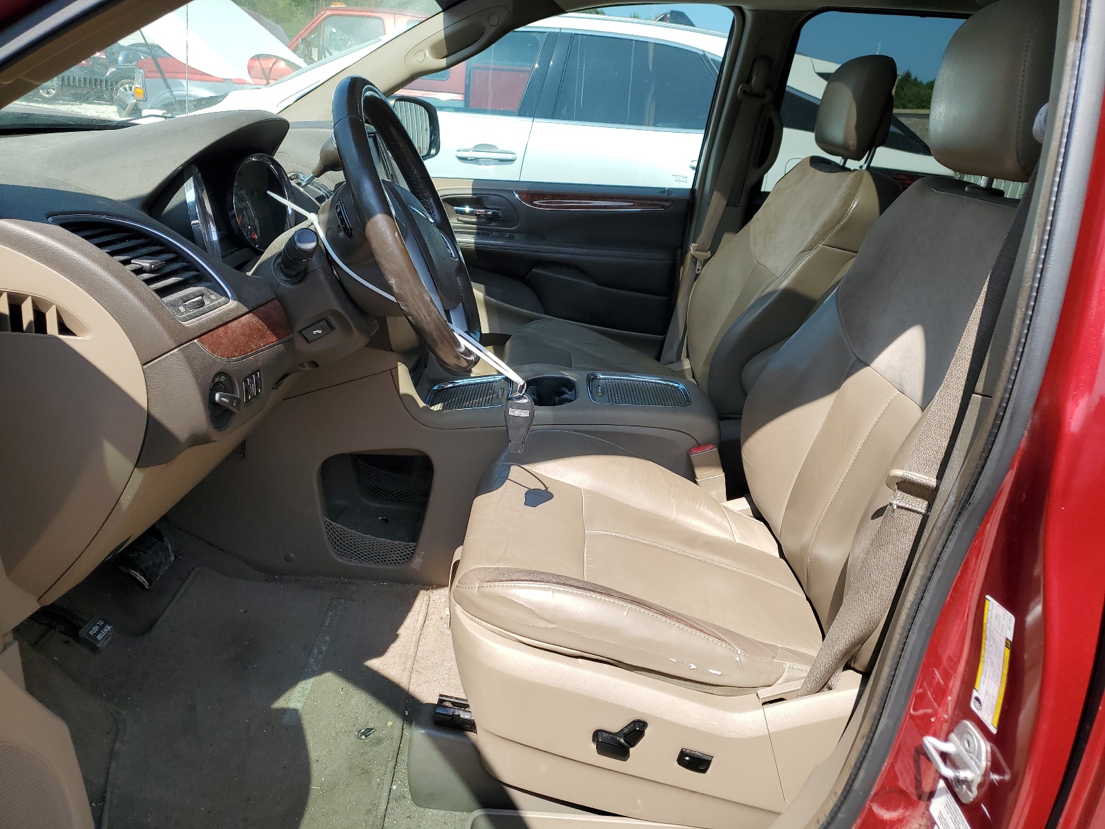 2A4RR6DG8BR712945 2011 Chrysler Town & Country Limited