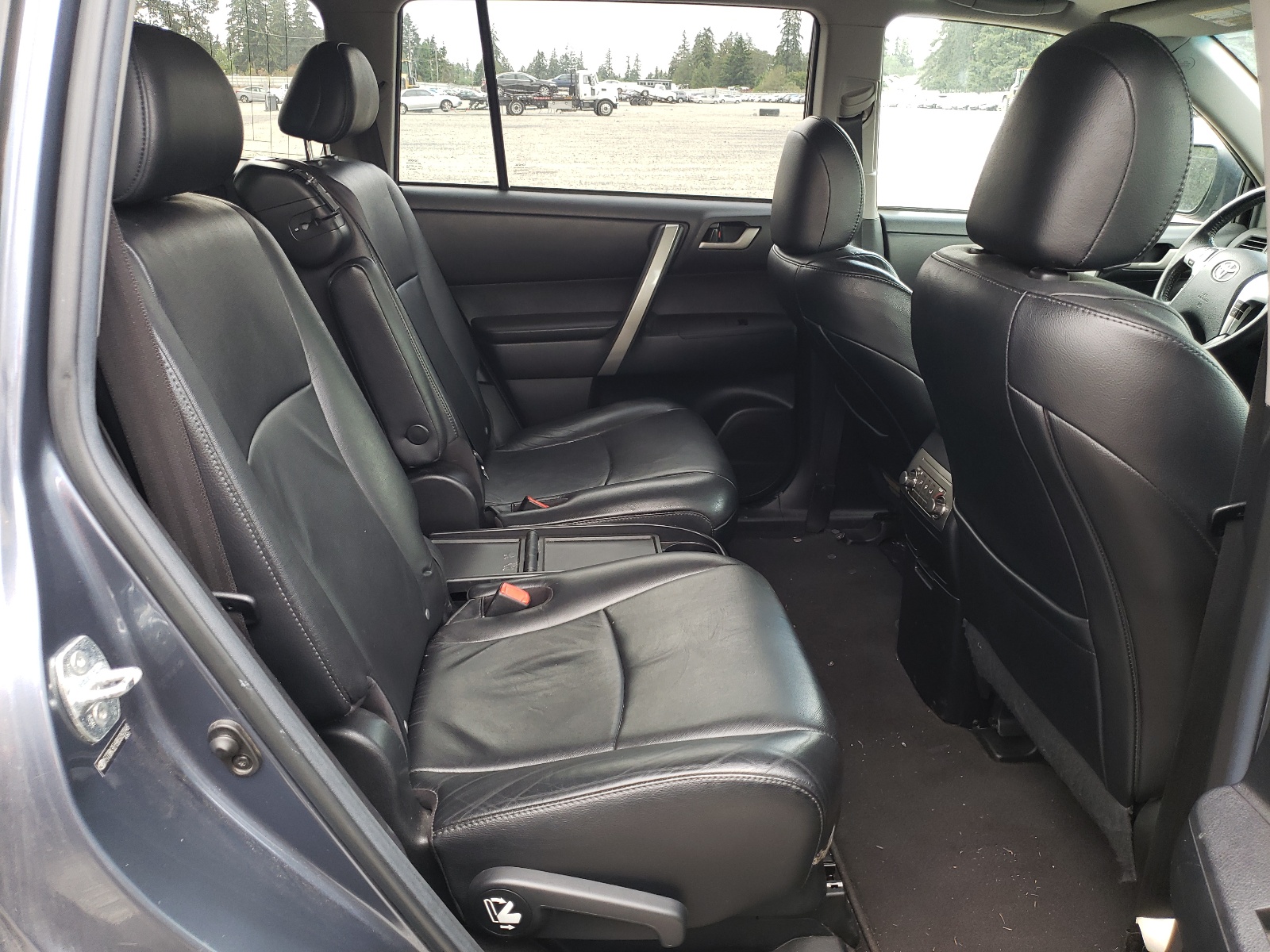 5TDBK3EH9BS092048 2011 Toyota Highlander Base