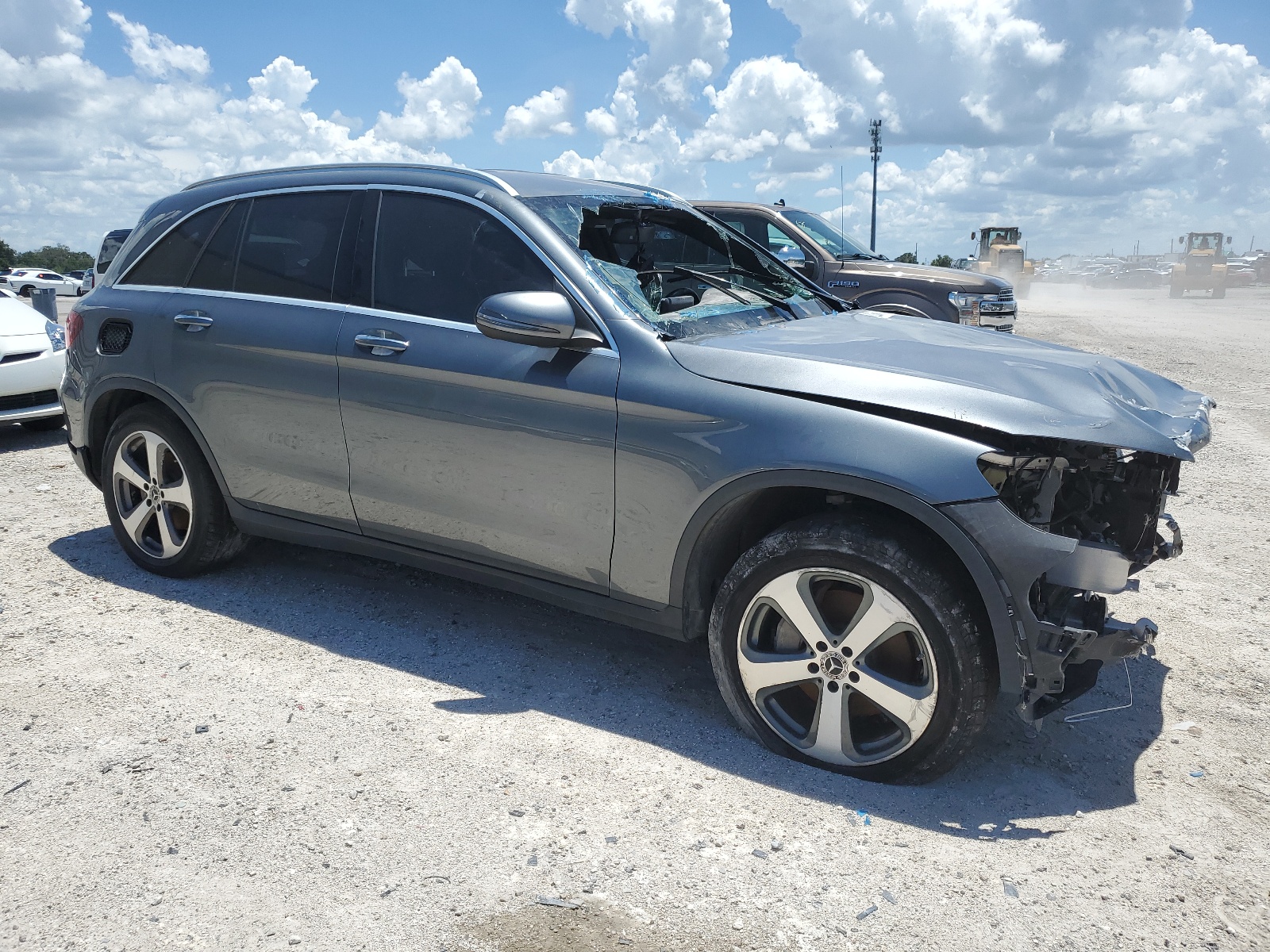 2019 Mercedes-Benz Glc 300 vin: WDC0G4JB9KV143645