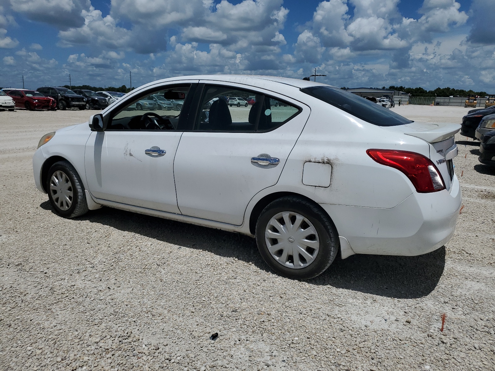 2013 Nissan Versa S vin: 3N1CN7AP5DL829869