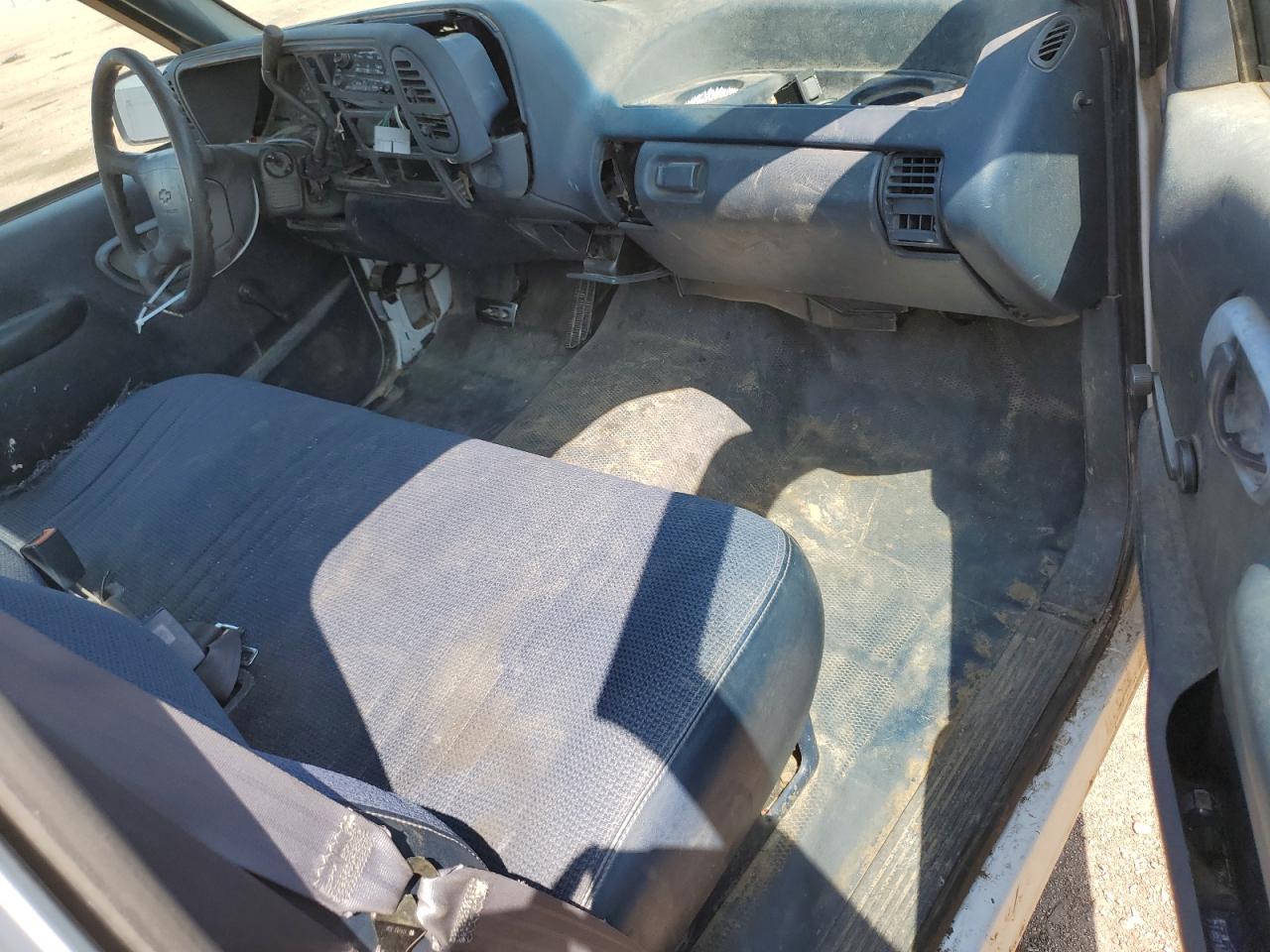 1996 Chevrolet Gmt-400 C1500 VIN: 1GCEC14W2TZ148331 Lot: 64389484