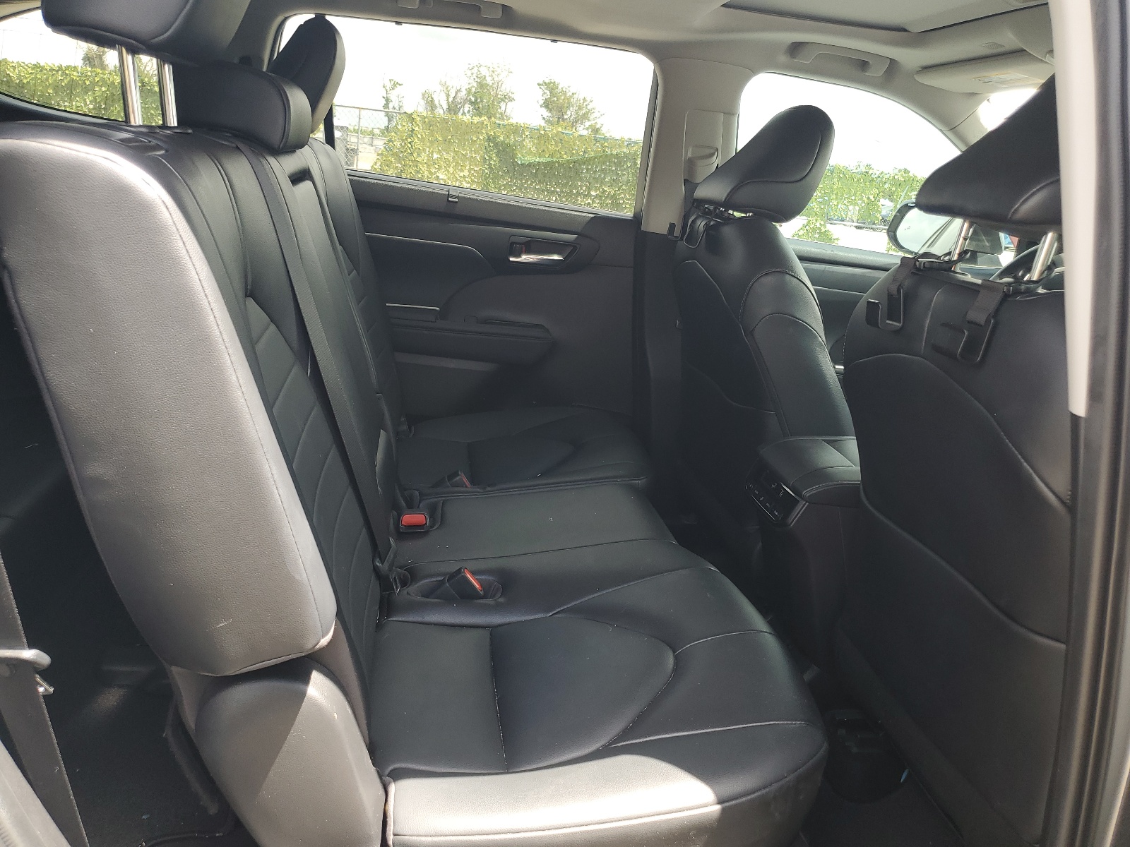 5TDGZRAH2NS555338 2022 Toyota Highlander Xle