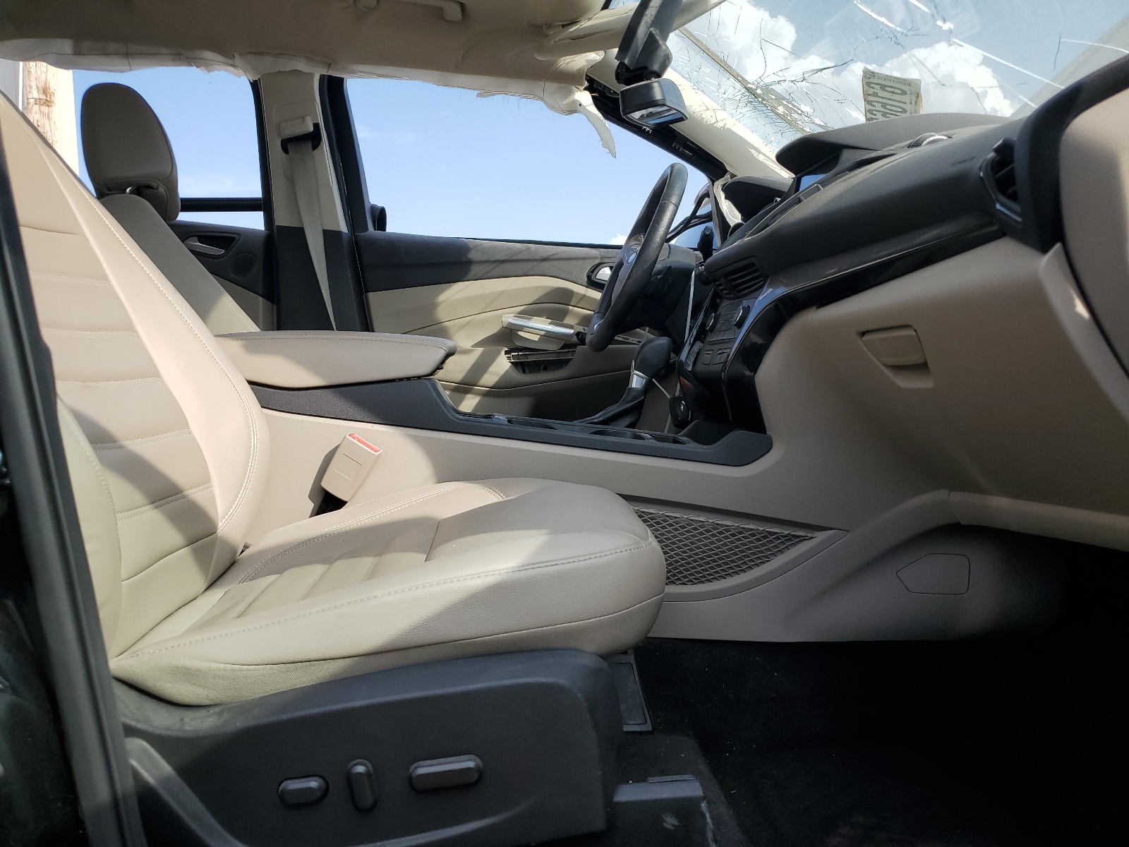 1FMCU0JD4HUD72525 2017 Ford Escape Titanium