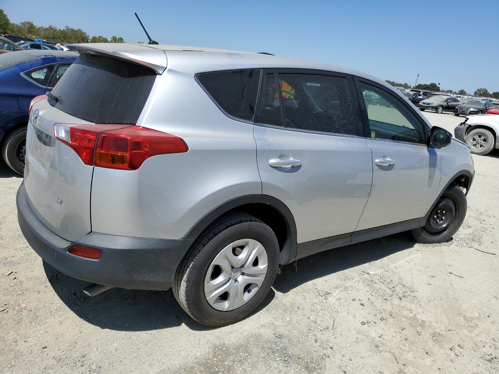 2015 Toyota Rav4 Le vin: JTMZFREV7FJ055773