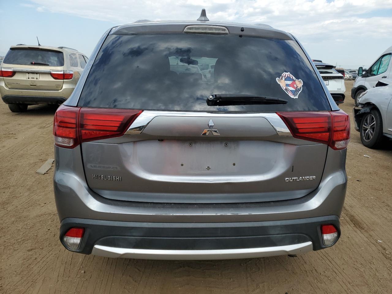 JA4AZ3A36JZ059601 2018 Mitsubishi Outlander Se