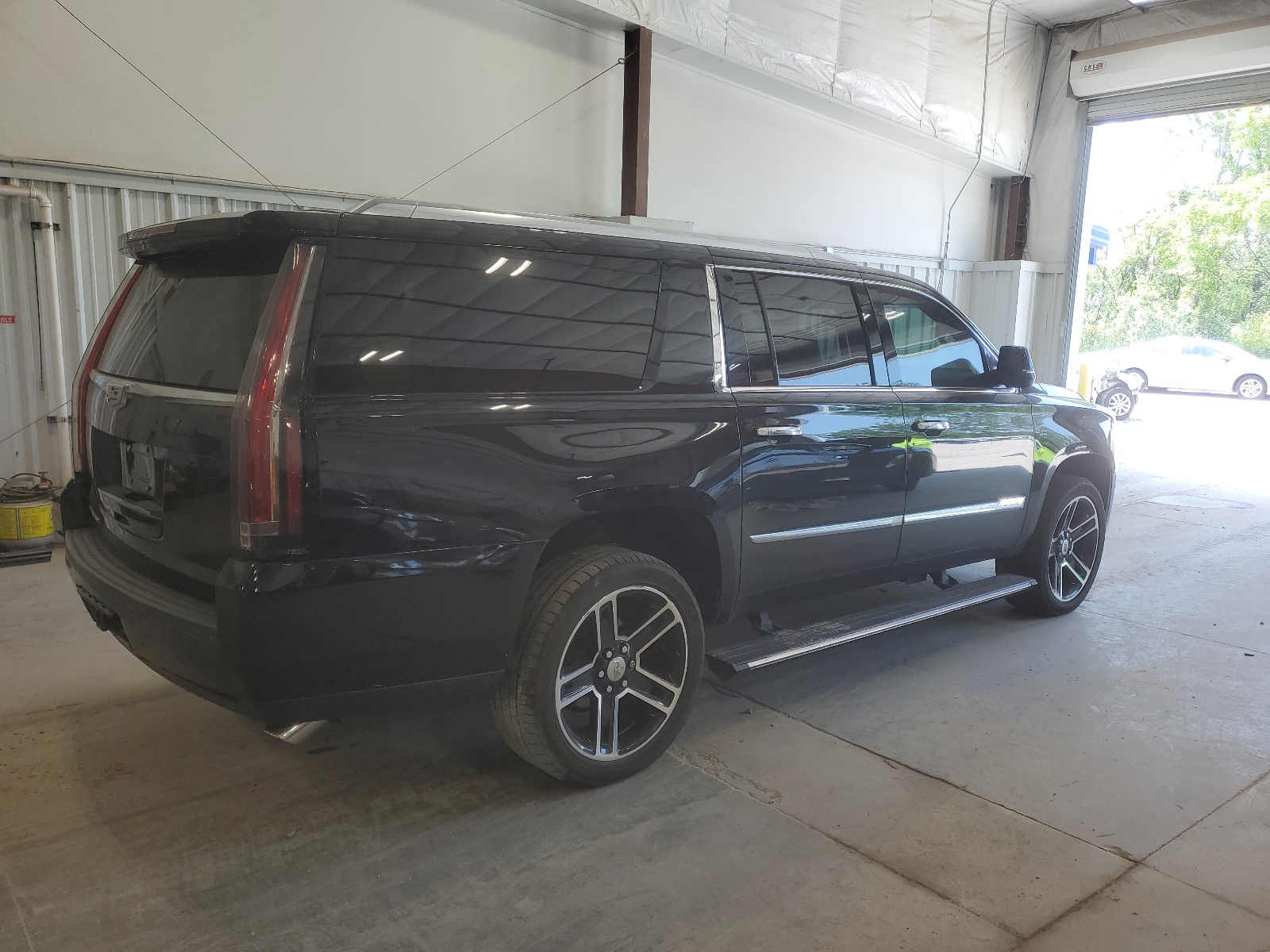 2017 Cadillac Escalade Esv Premium Luxury vin: 1GYS4JKJ4HR216993