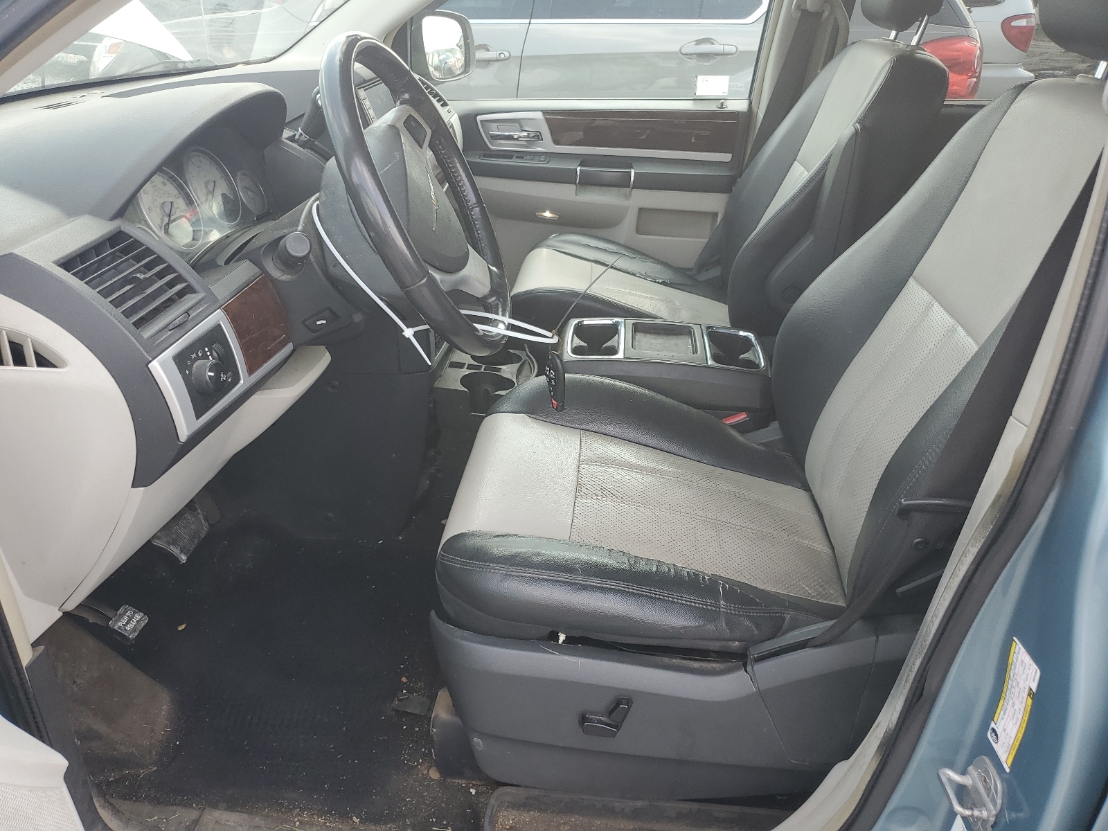 2A4RR8DX1AR494860 2010 Chrysler Town & Country Touring Plus