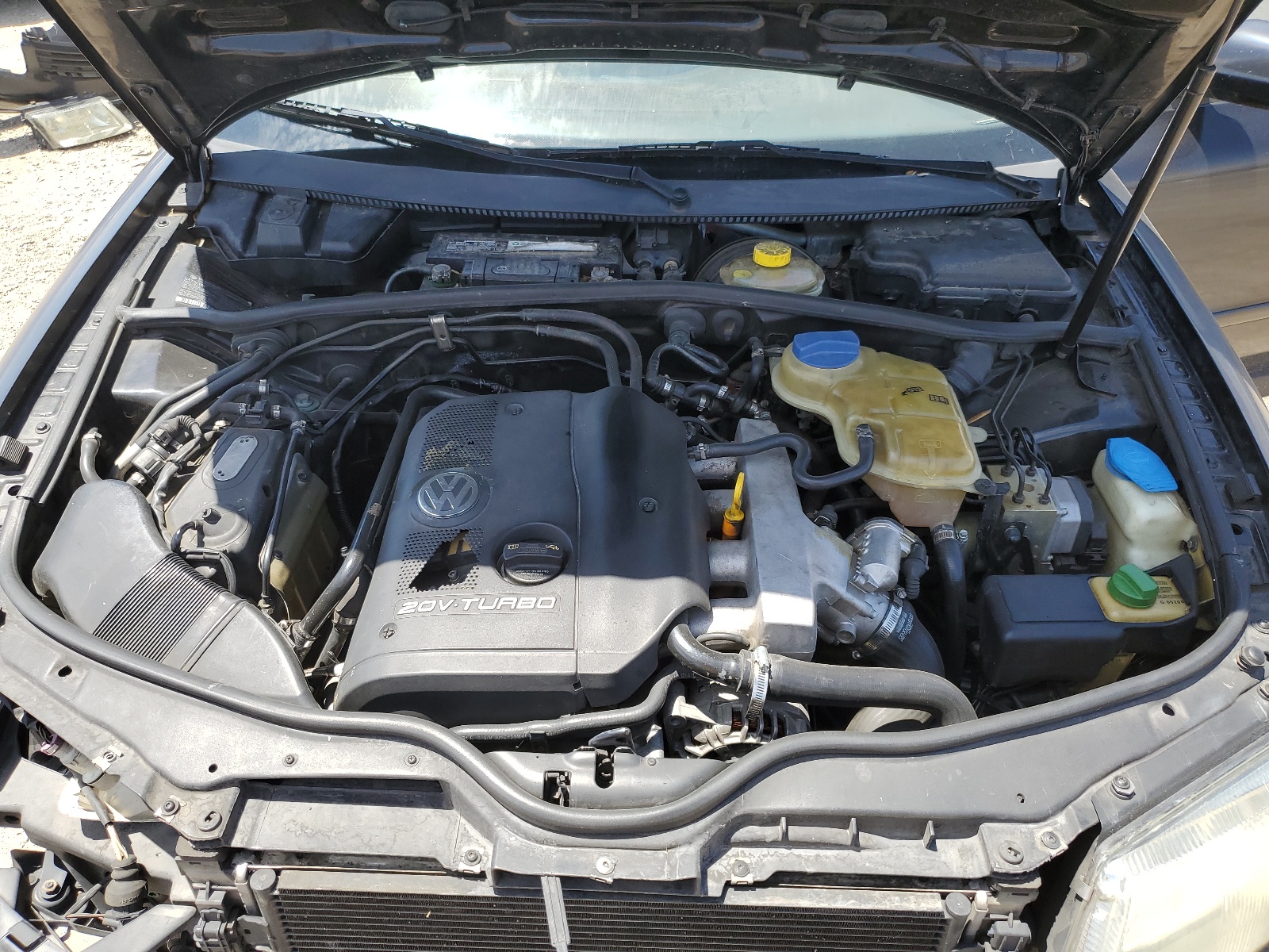 WVWMA23B8YE137418 2000 Volkswagen Passat Gls