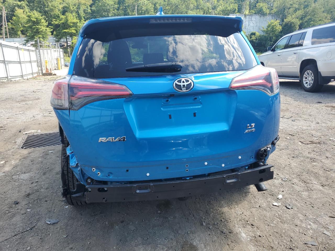 2018 Toyota Rav4 Le VIN: JTMBFREV8JD247034 Lot: 63970874