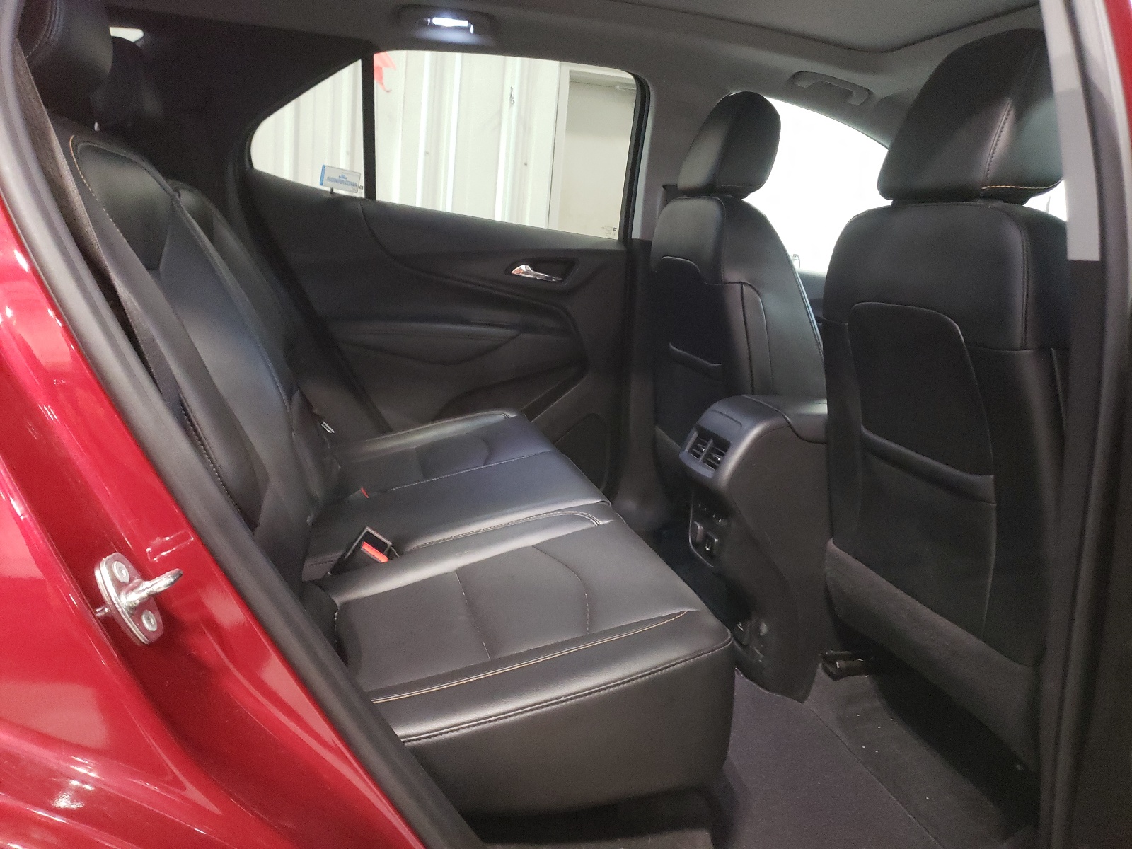 3GNAXXEU8JS593502 2018 Chevrolet Equinox Premier