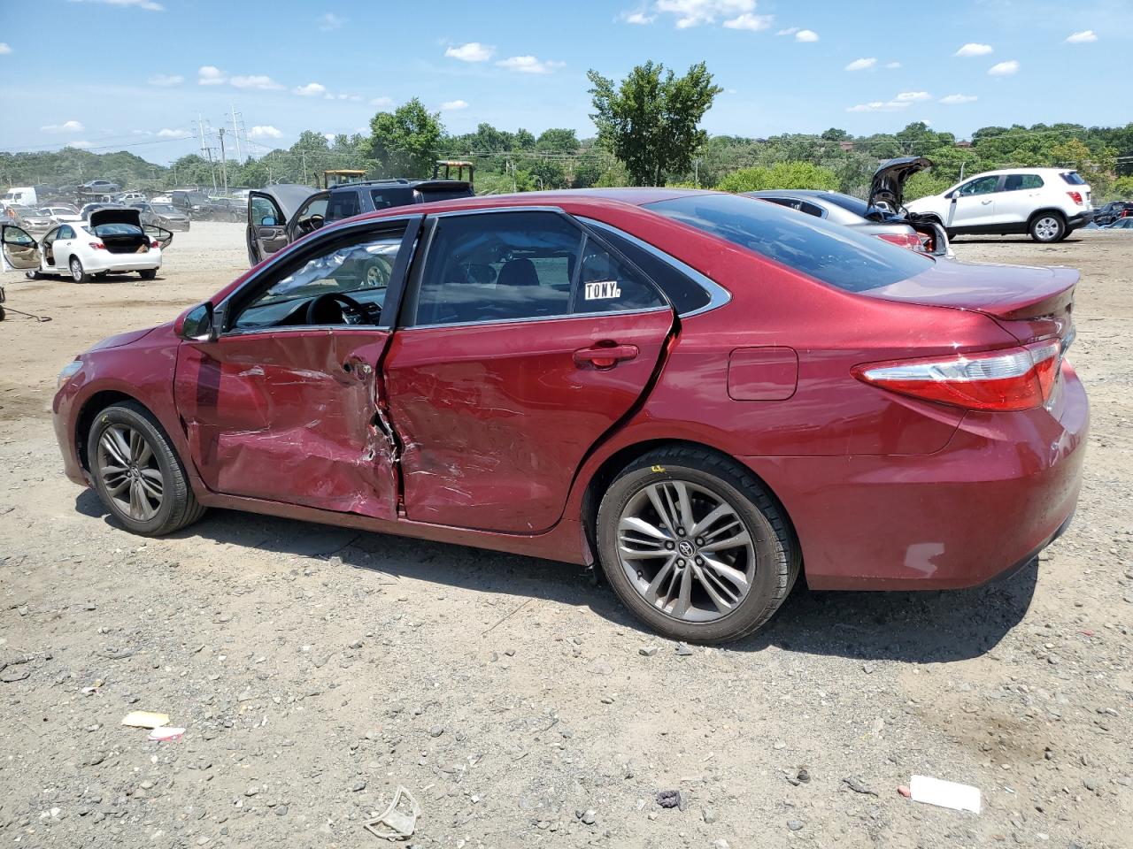 4T1BF1FK5GU542487 2016 TOYOTA CAMRY - Image 2