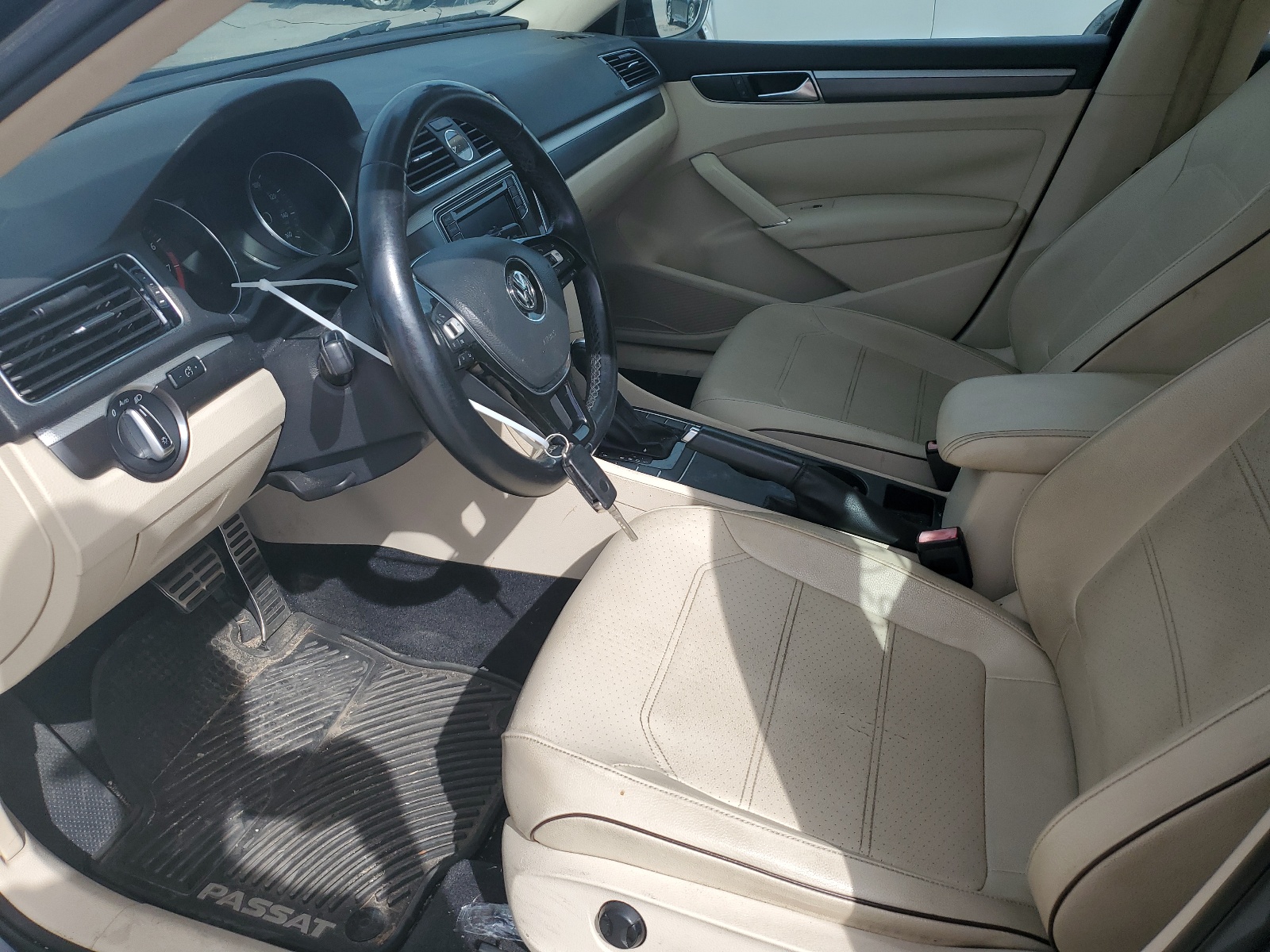 1VWDT7A32HC003287 2017 Volkswagen Passat R-Line