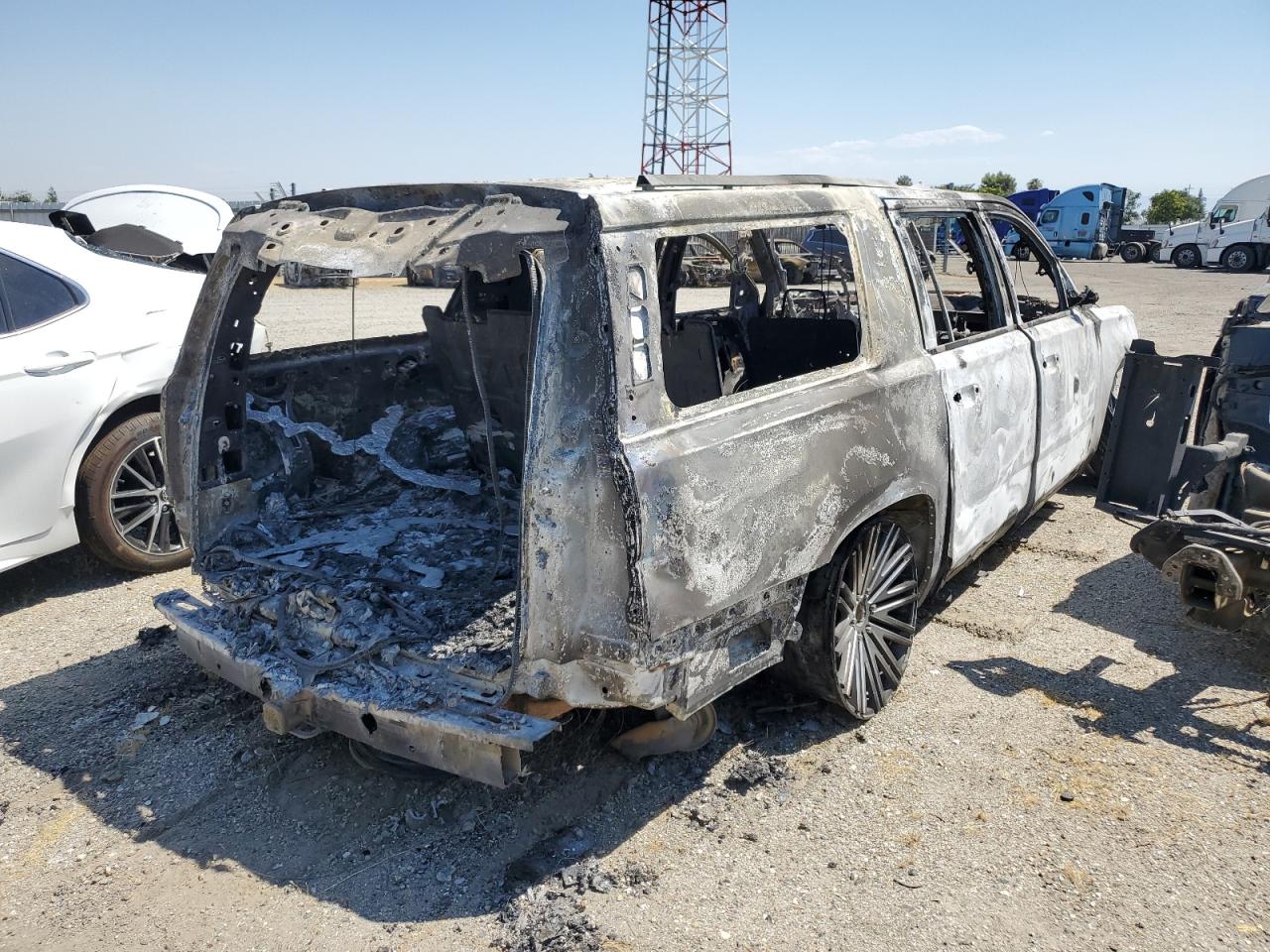 2016 Chevrolet Suburban - Image 3