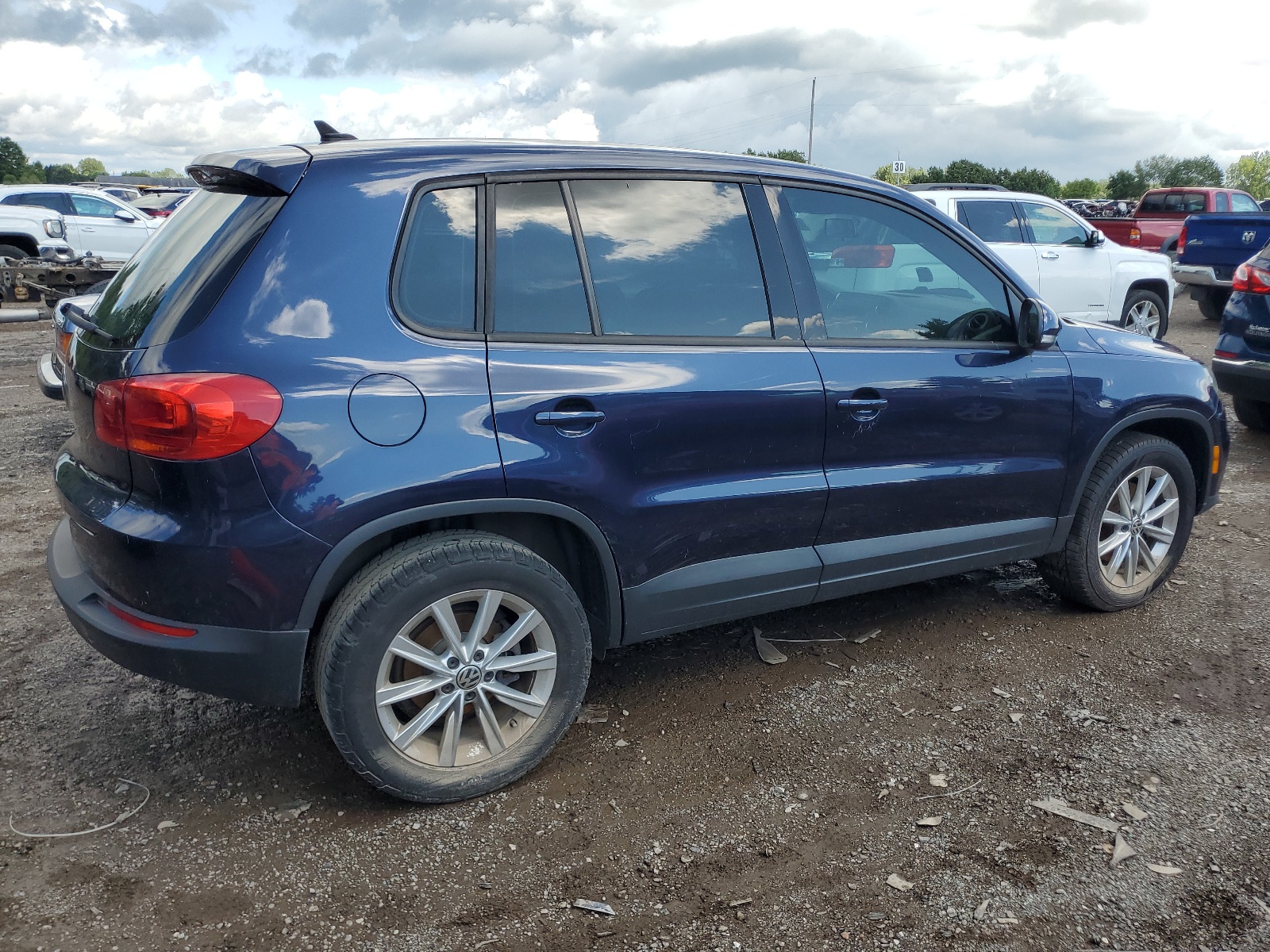 2014 Volkswagen Tiguan S vin: WVGAV3AX5EW550135