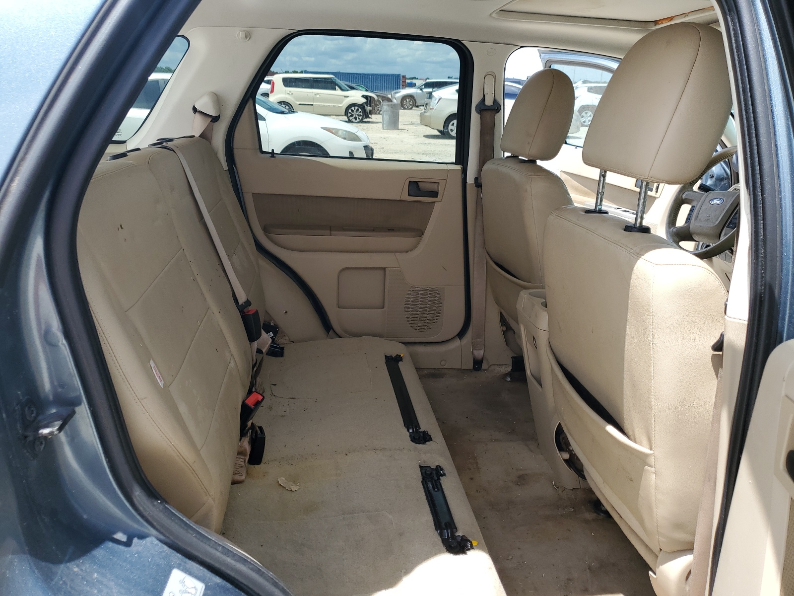 1FMCU0DG3AKD48868 2010 Ford Escape Xlt