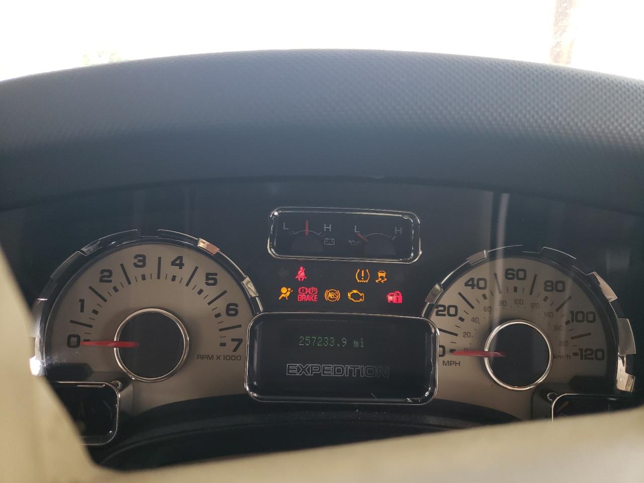 2010 Ford Expedition Eddie Bauer VIN: 1FMJU1H5XAEB65536 Lot: 61947494