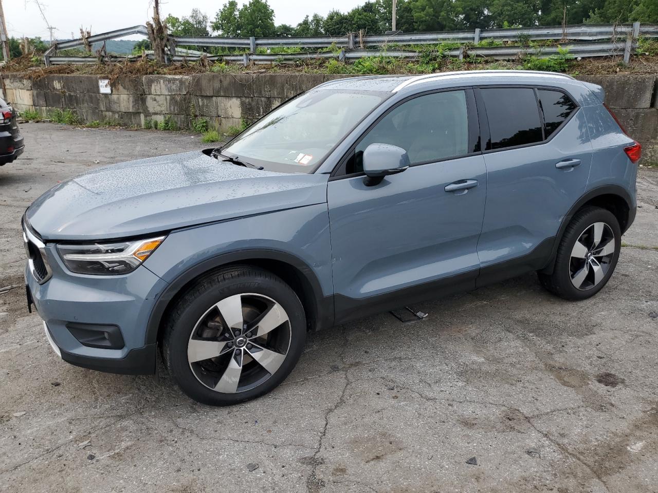 2021 Volvo Xc40 T5 Momentum VIN: YV4162UK6M2403689 Lot: 64292514