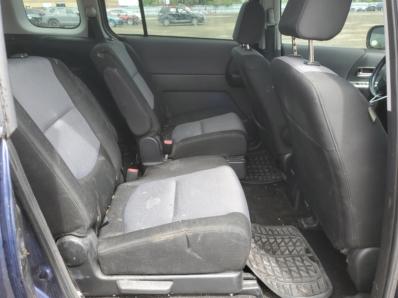 JM1CR293360113932 2006 Mazda 5