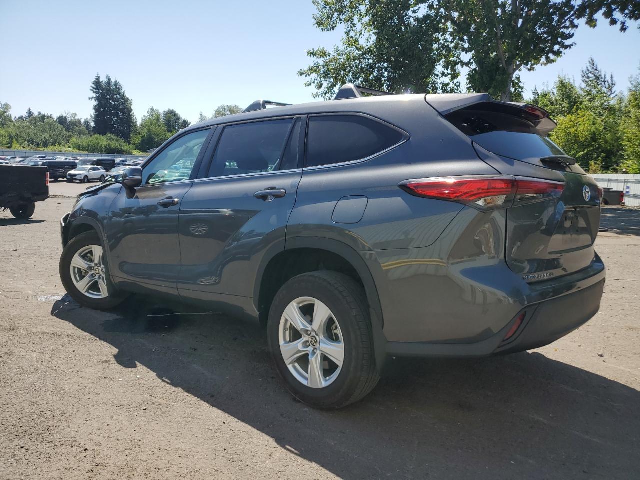 2022 Toyota Highlander - Image 2