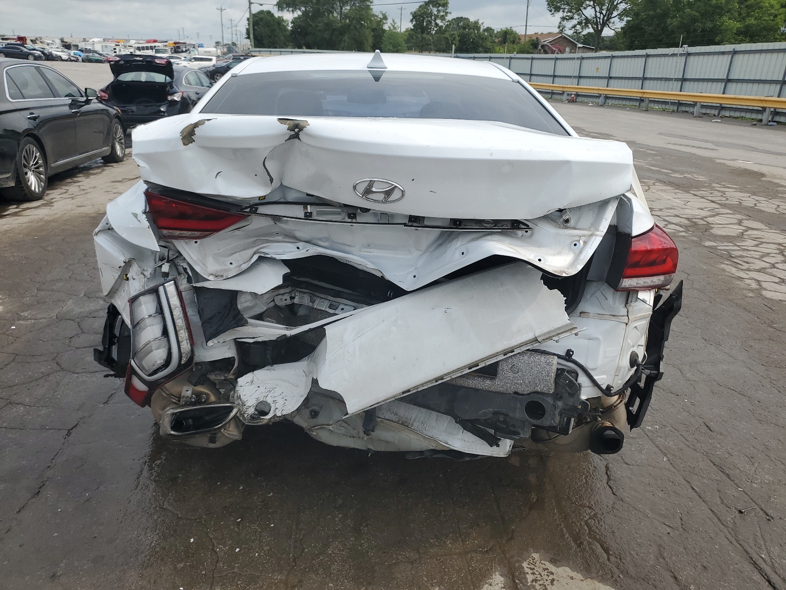 KMHGN4JE0FU052811 2015 Hyundai Genesis 3.8L