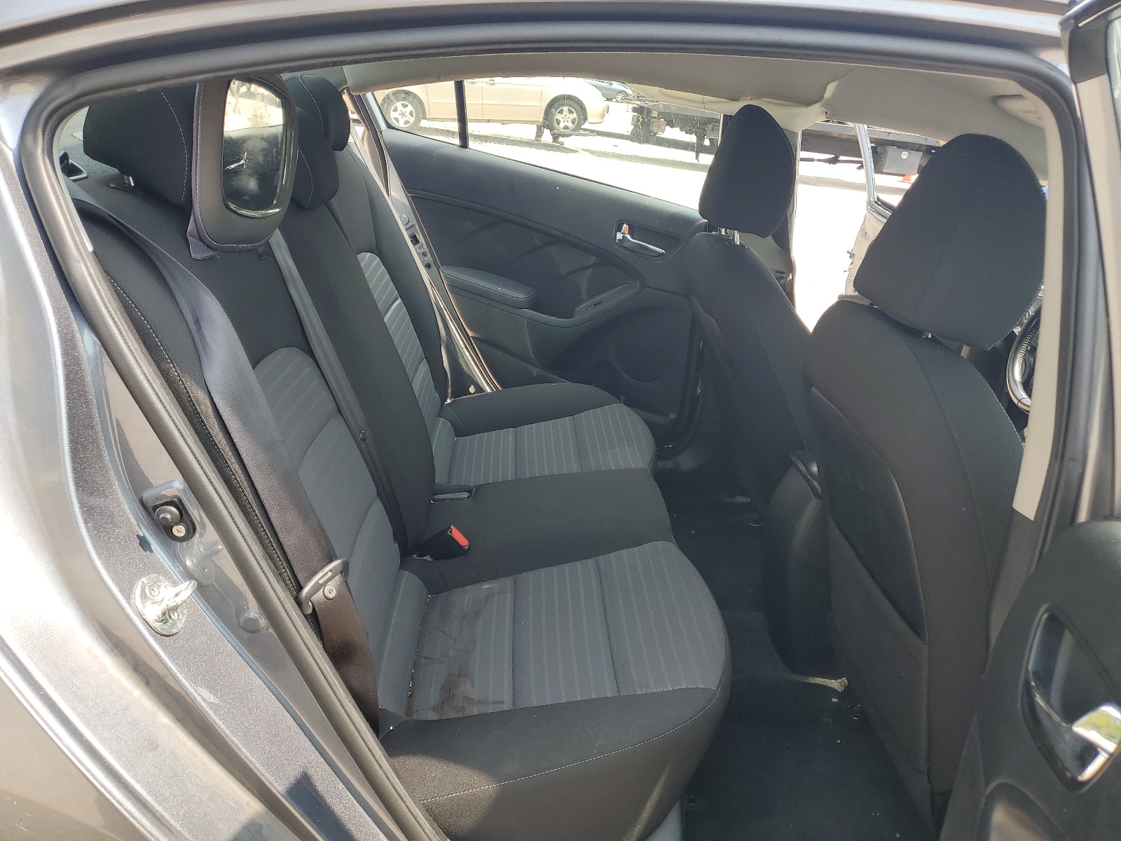 3KPFL4A7XHE010266 2017 Kia Forte Lx