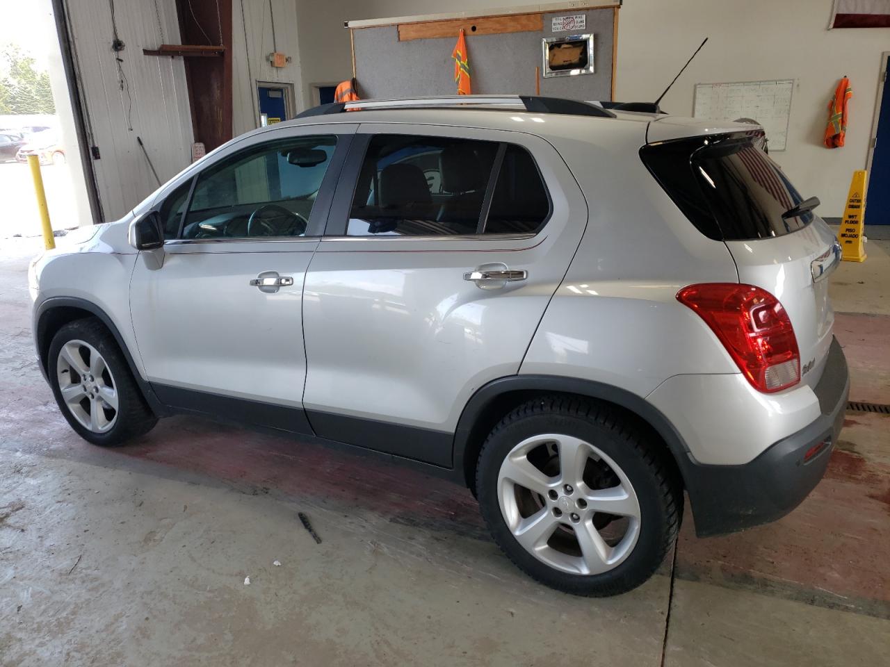 3GNCJTSB9FL168409 2015 CHEVROLET TRAX - Image 2