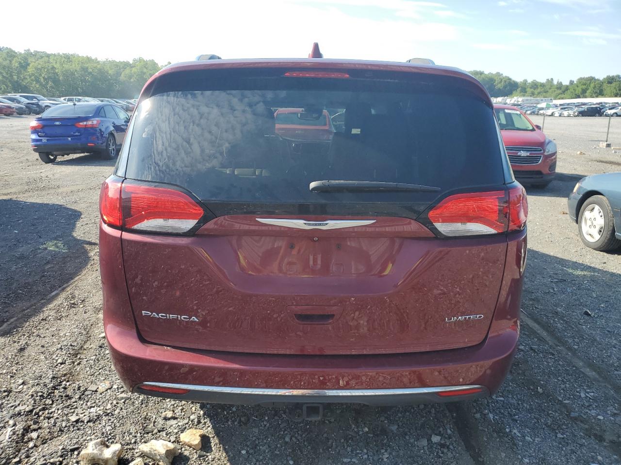 2017 Chrysler Pacifica Limited VIN: 2C4RC1GG0HR585736 Lot: 61887164