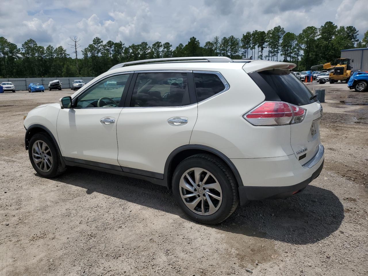 2015 Nissan Rogue - Image 2