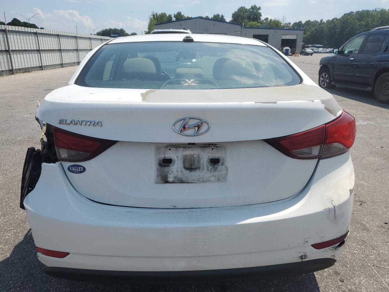 2016 Hyundai Elantra - Image 6