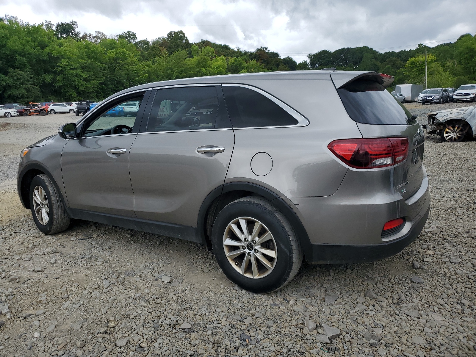 2019 Kia Sorento Lx vin: 5XYPG4A52KG487789